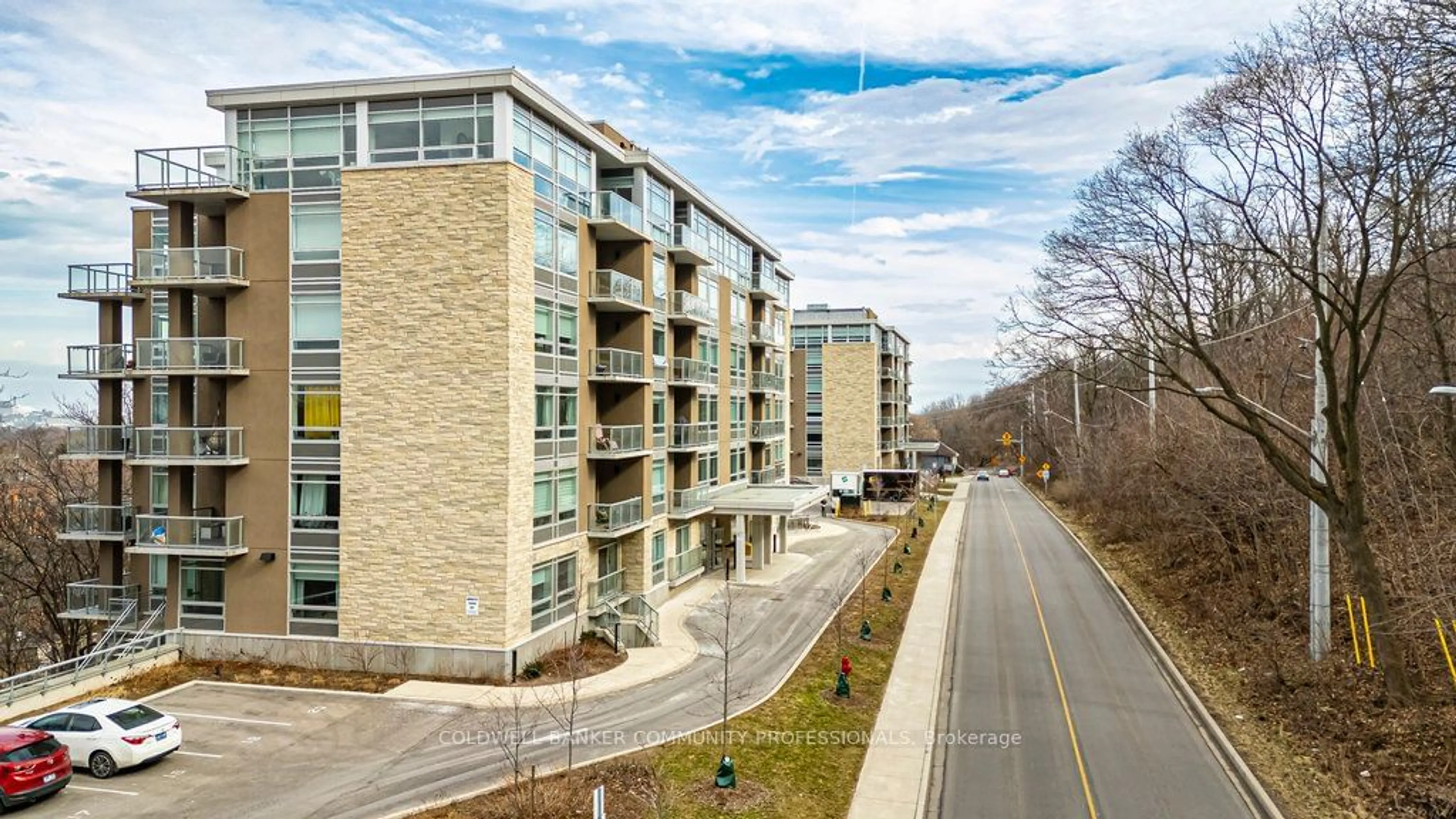 A pic from exterior of the house or condo for 467 Charlton Ave #404, Hamilton Ontario L8N 0B2
