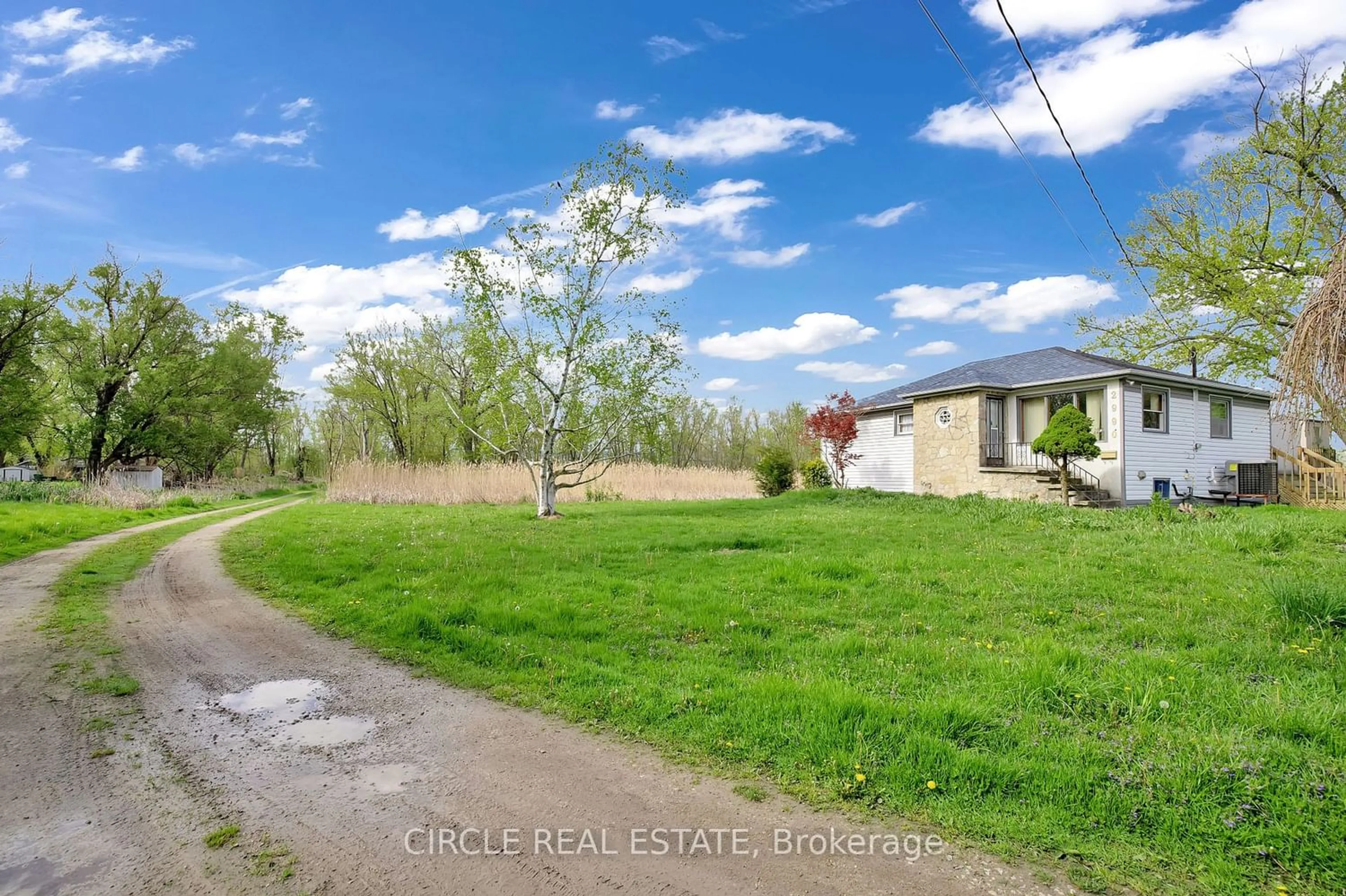 Fenced yard for 2990 Front Rd, LaSalle Ontario N9J 2N9