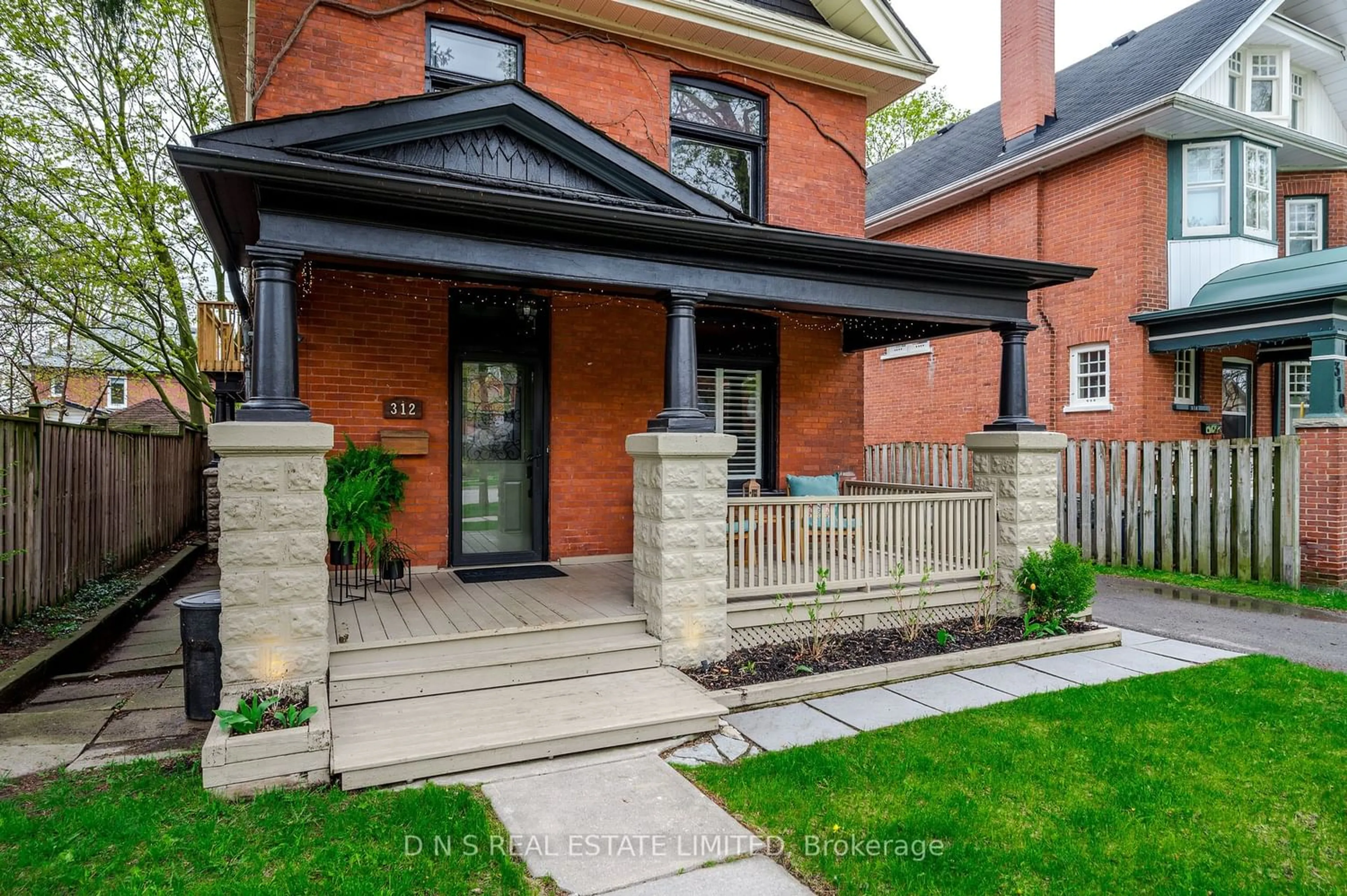 Home with brick exterior material for 312 Elias Ave, Peterborough Ontario K9J 5G9