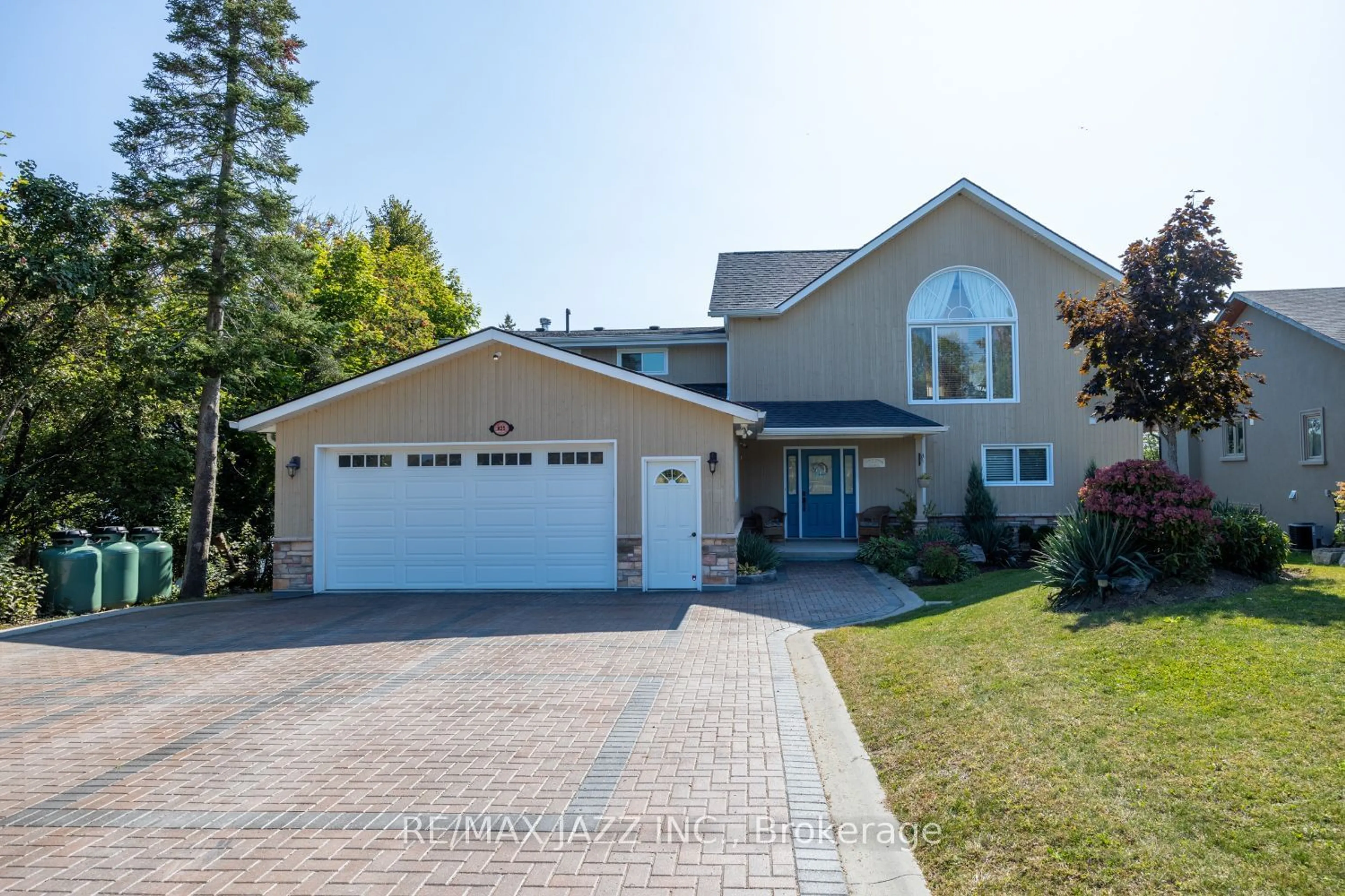 Frontside or backside of a home for 825 Southview Dr, Otonabee-South Monaghan Ontario K0L 1B0
