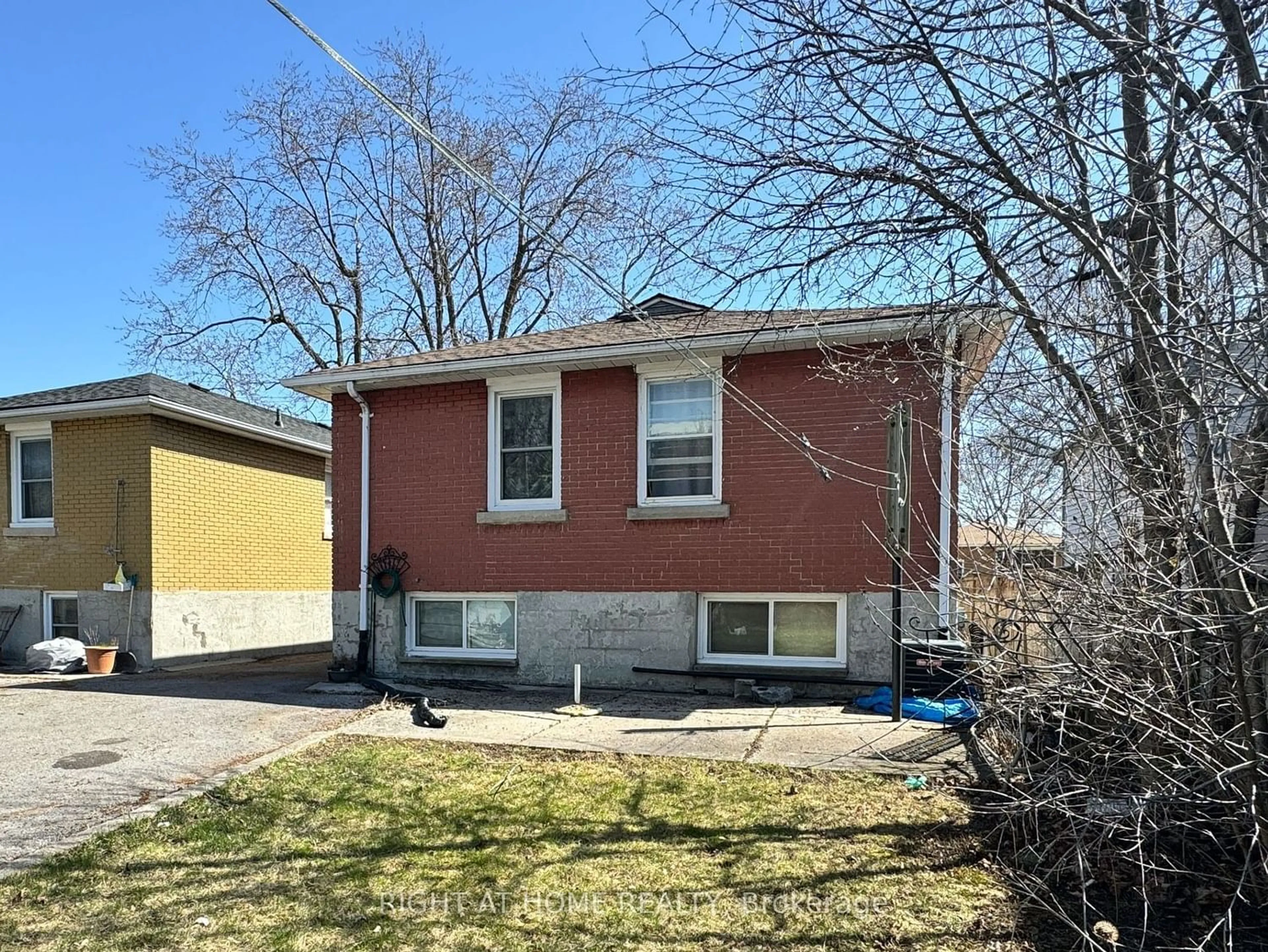 Frontside or backside of a home for 582 Macdonnell St, Kingston Ontario K7K 4X1