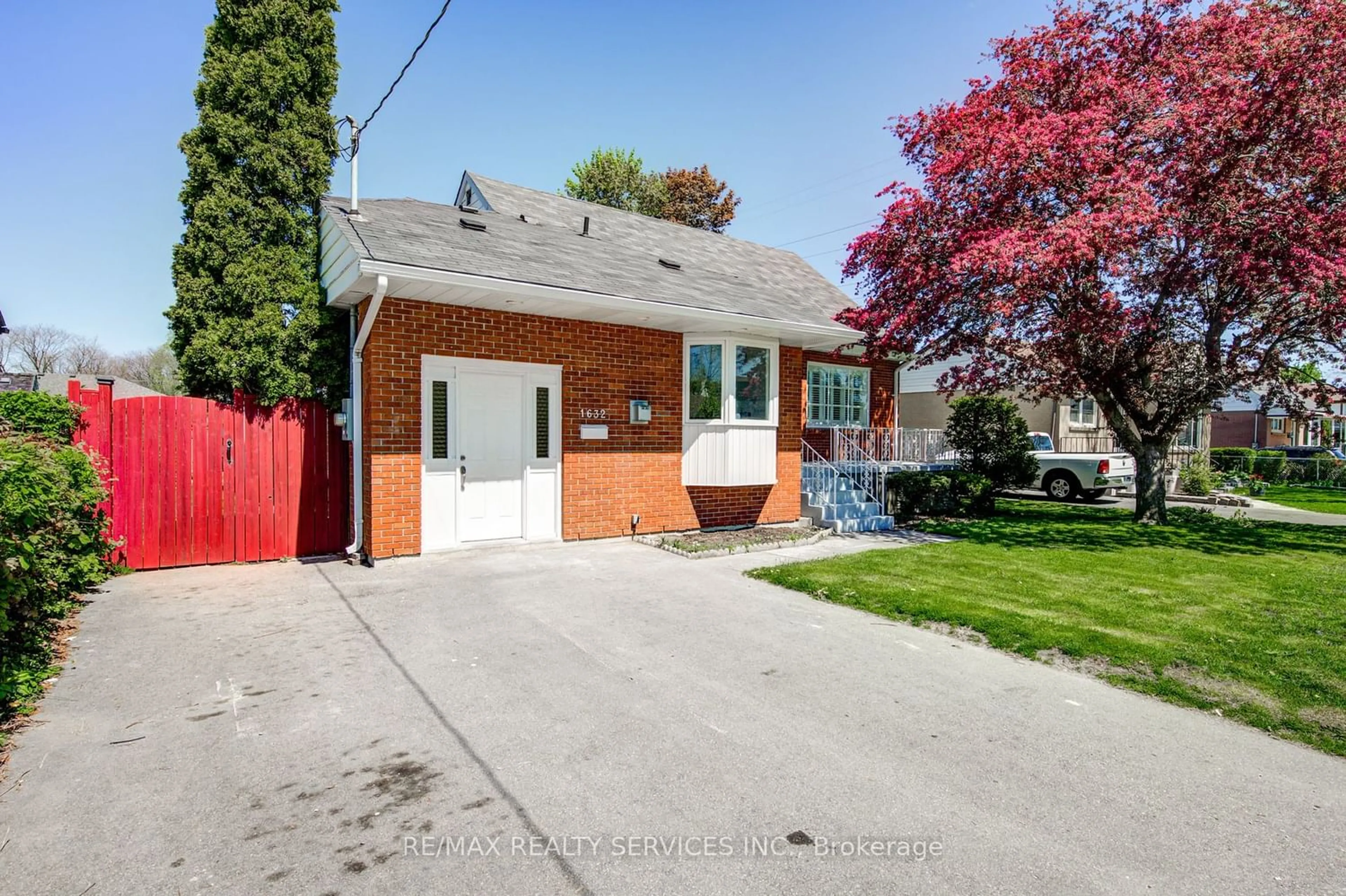 Frontside or backside of a home for 1632 Haig St, London Ontario N5W 2P4