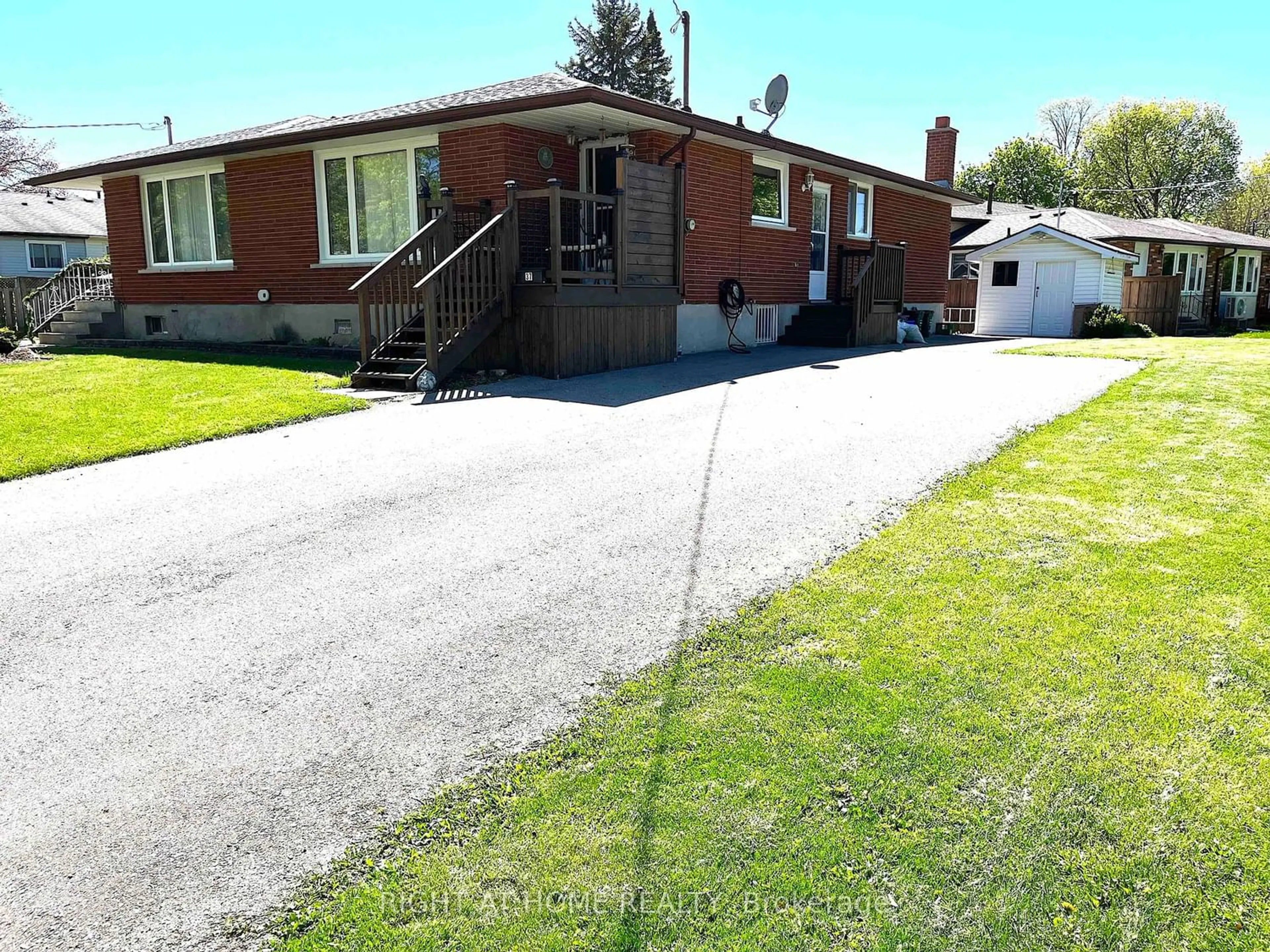 Outside view for 37 Allan Dr, St. Catharines Ontario L2N 6H3