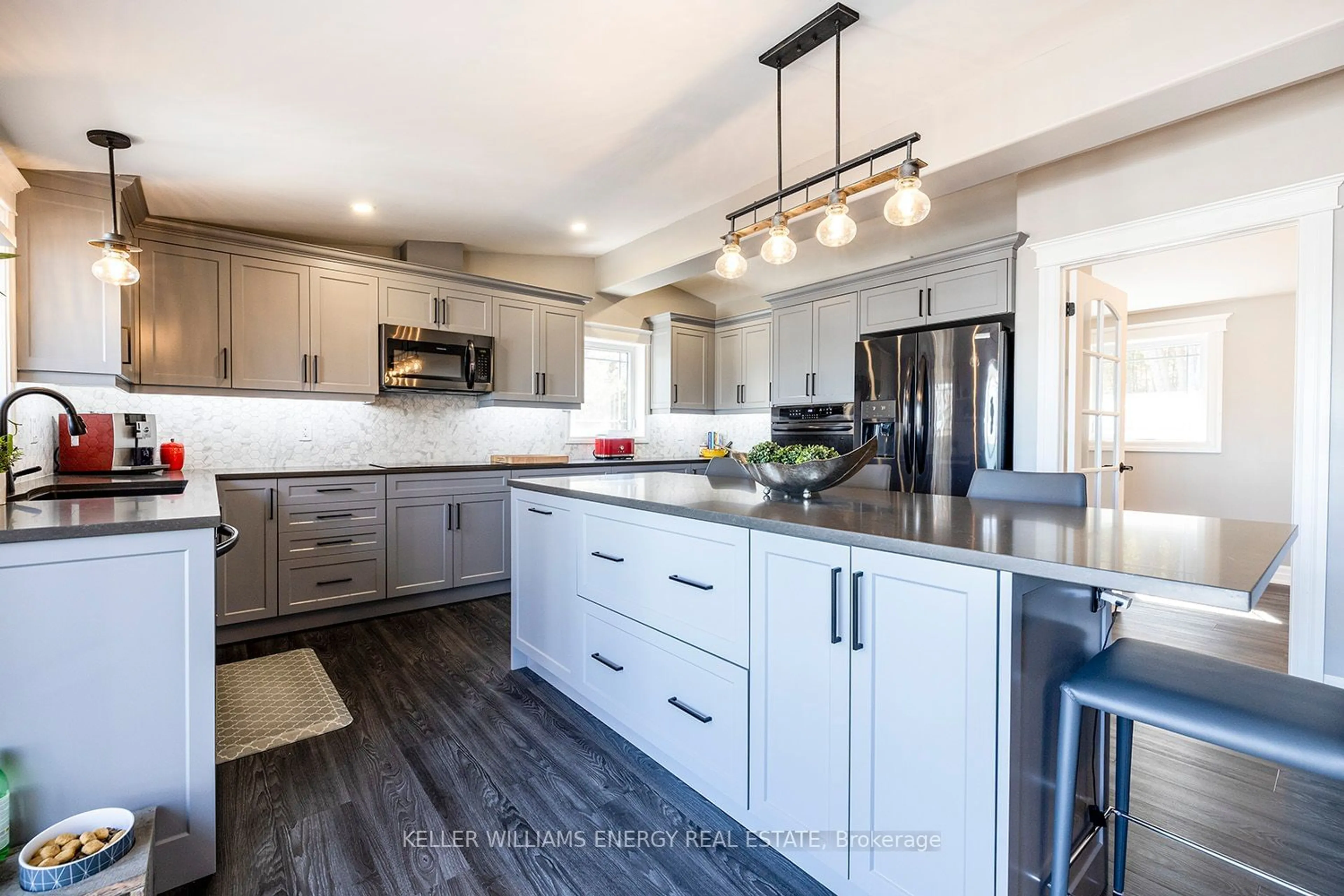 Contemporary kitchen for 669 Fire Route 1, Smith-Ennismore-Lakefield Ontario K9J 0C5