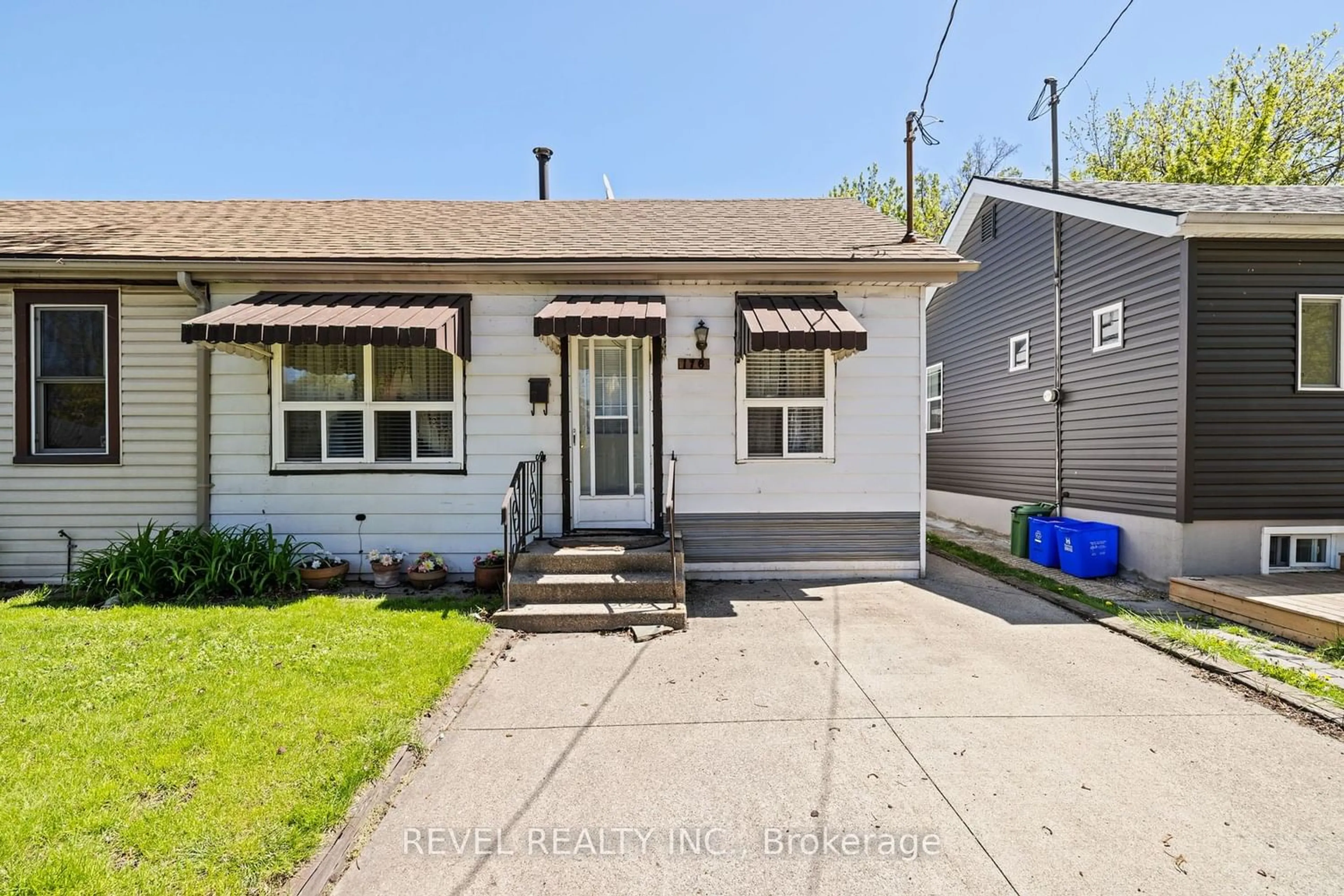 Frontside or backside of a home for 176 East Ave, Hamilton Ontario L8L 5J2