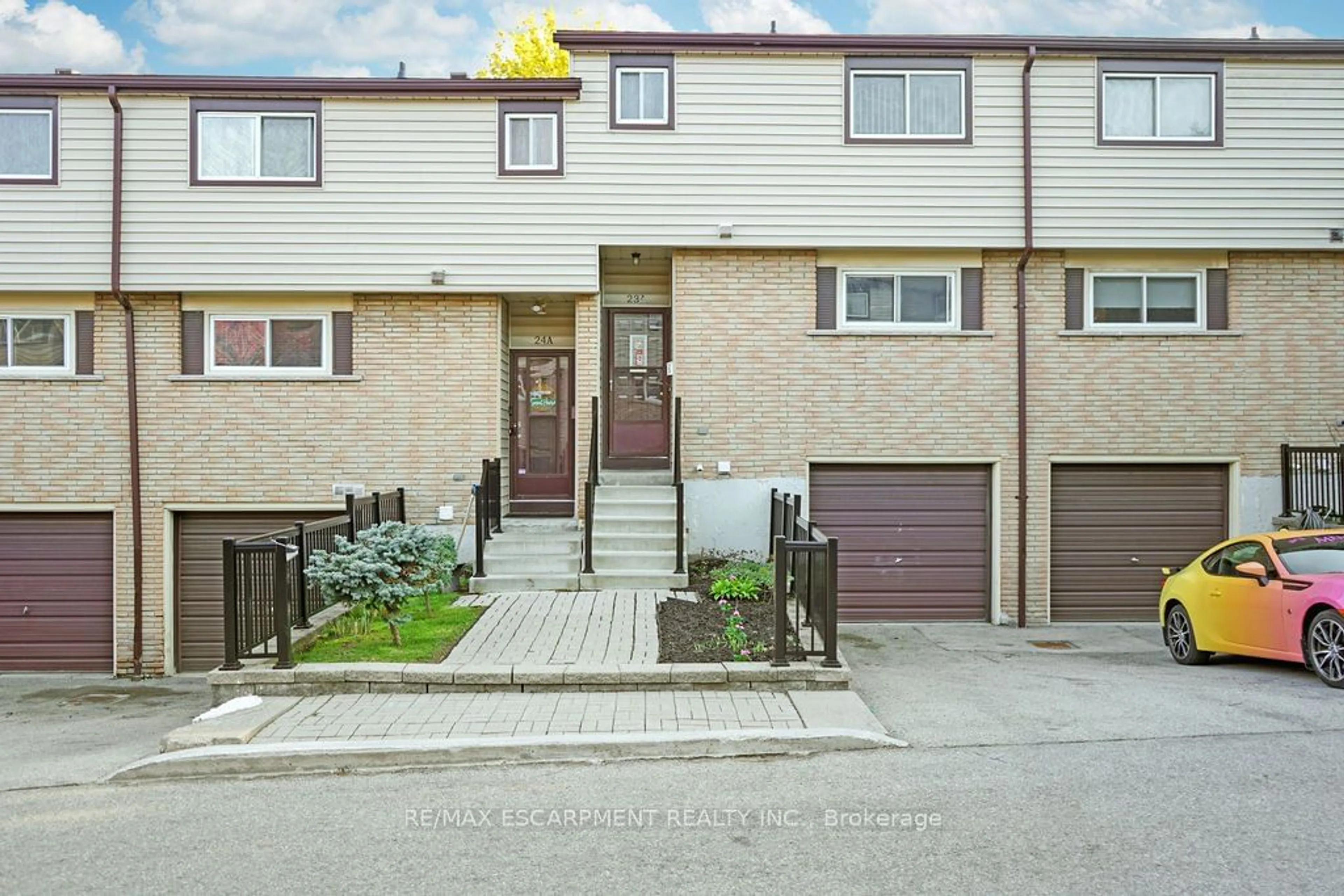 A pic from exterior of the house or condo for 1550 Garth St #23A, Hamilton Ontario L9B 1T3