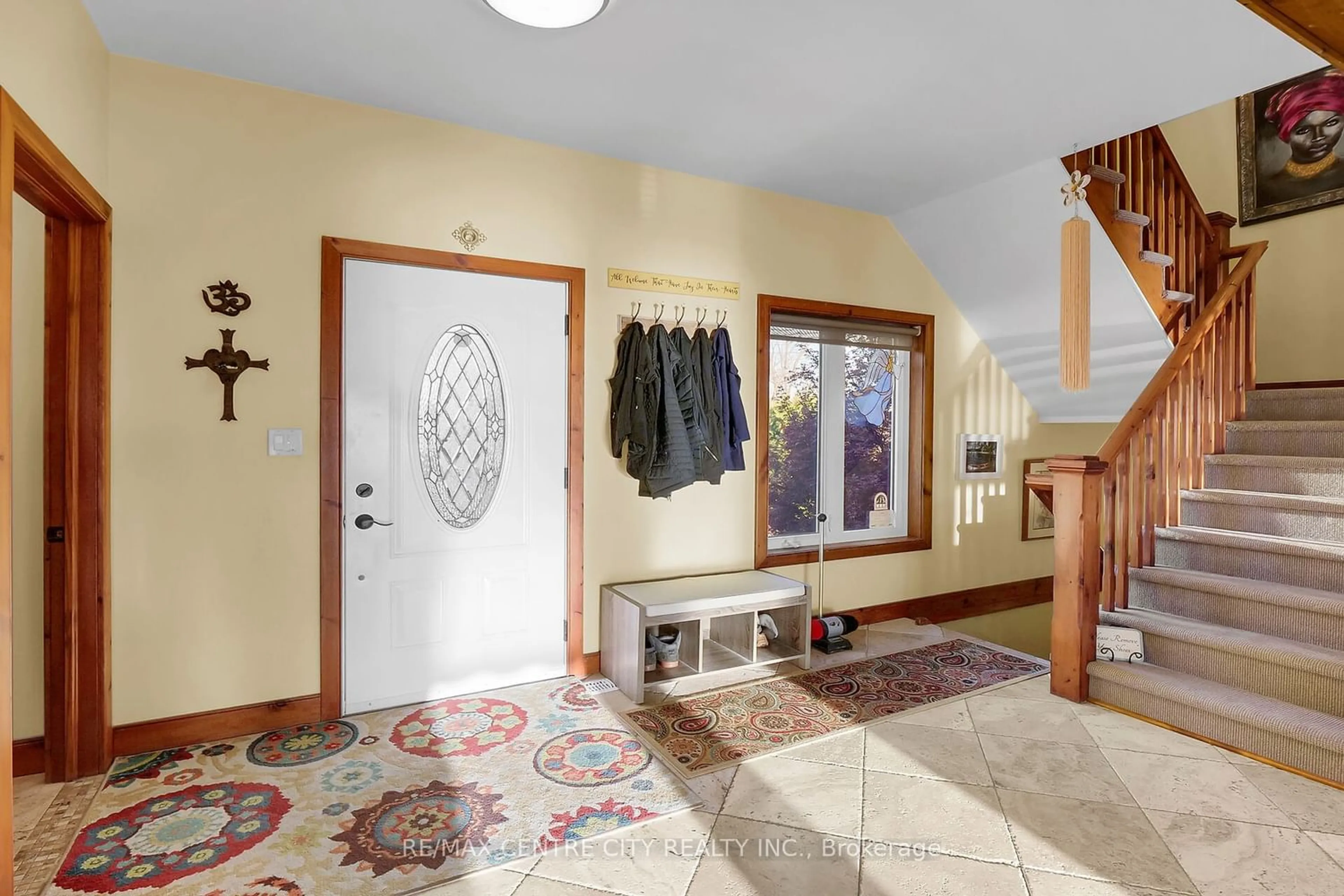 Indoor entryway for 73853 Durand St, Bluewater Ontario N0M 2T0