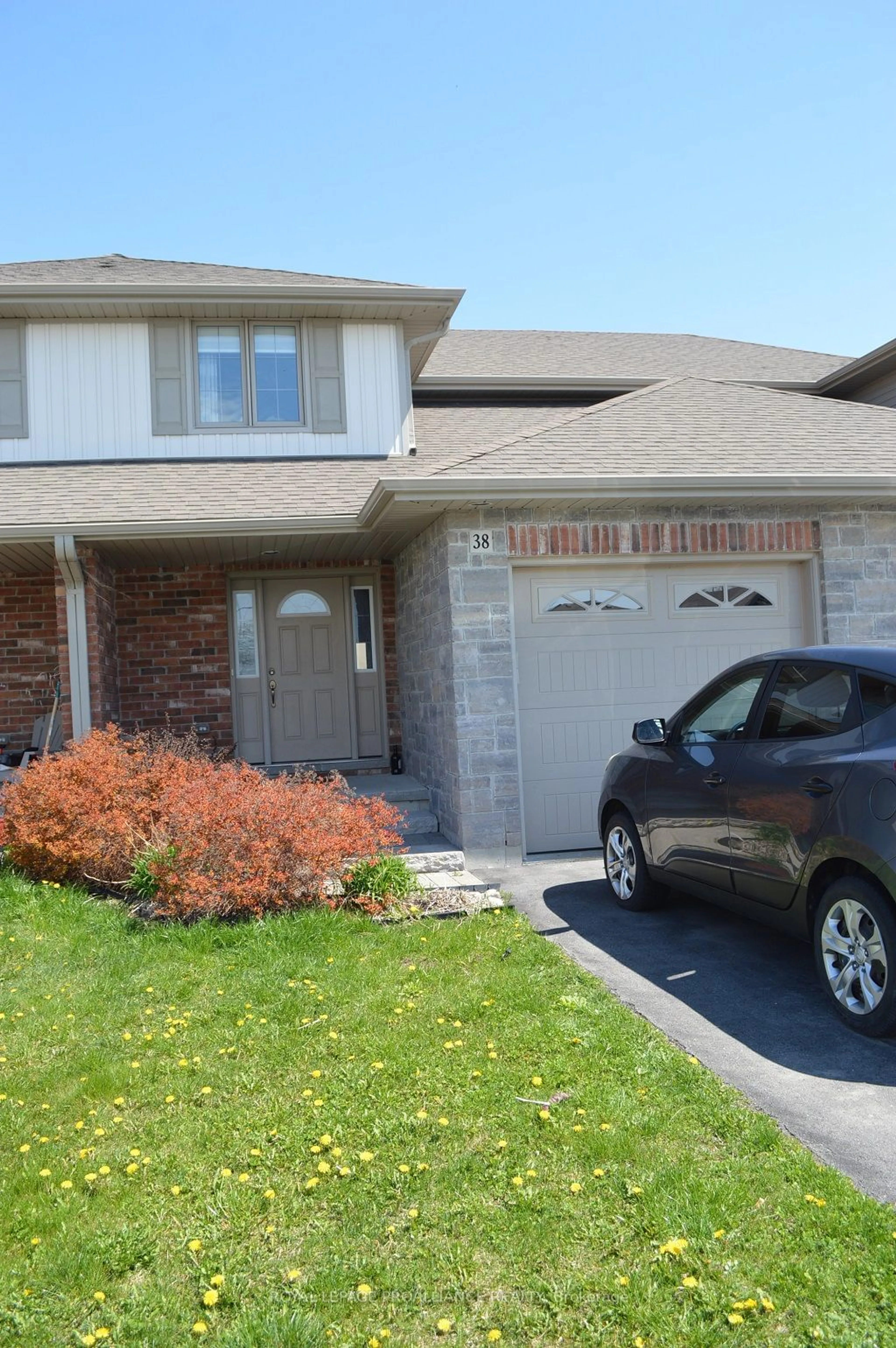 A pic from exterior of the house or condo for 38 Cortland Cres, Quinte West Ontario K8V 0E9