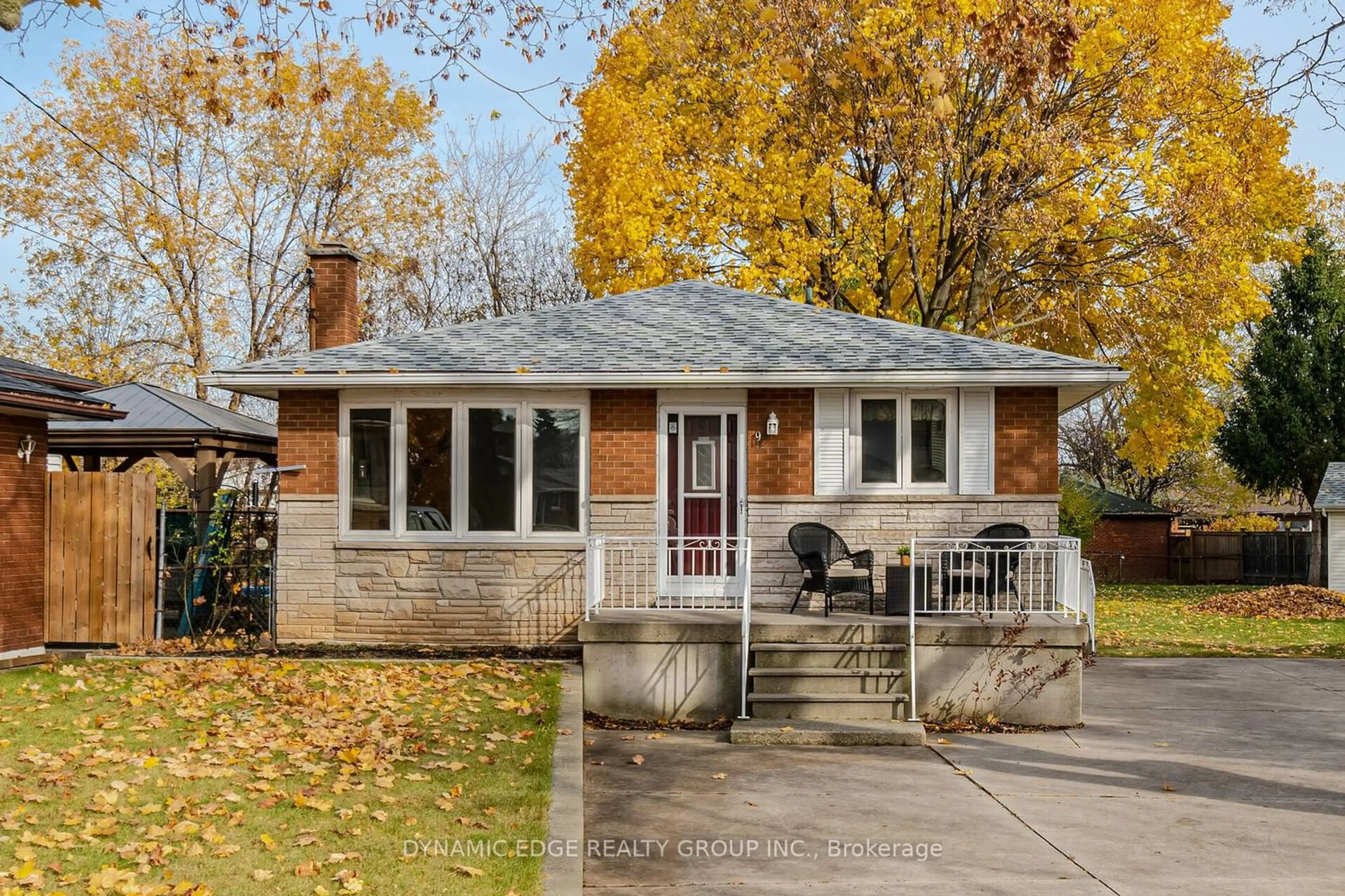 Frontside or backside of a home for 9 Crawford Dr, Hamilton Ontario L8H 2N9