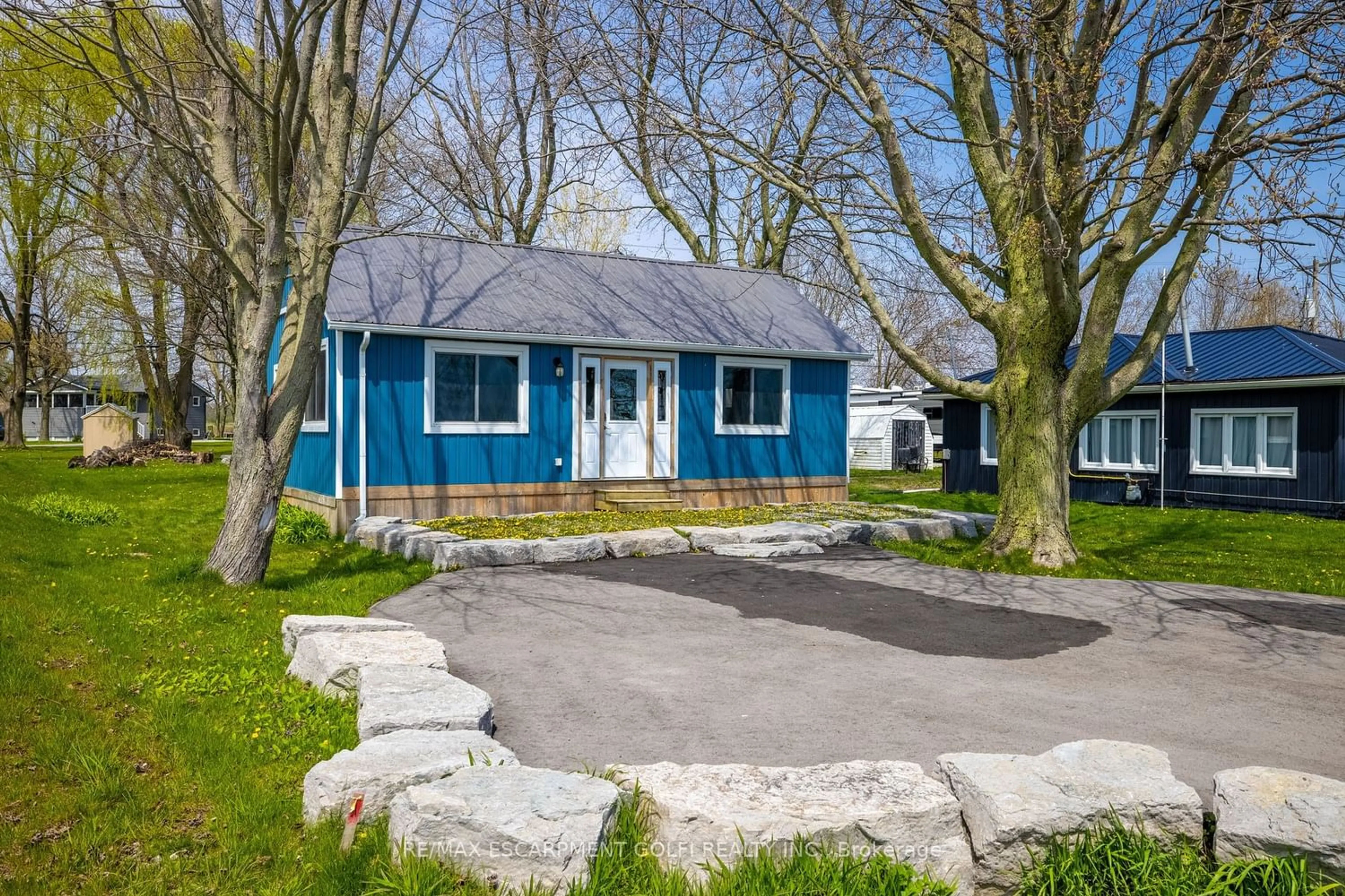 Cottage for 23 Bluewater Pkwy, Haldimand Ontario N0A 1P0