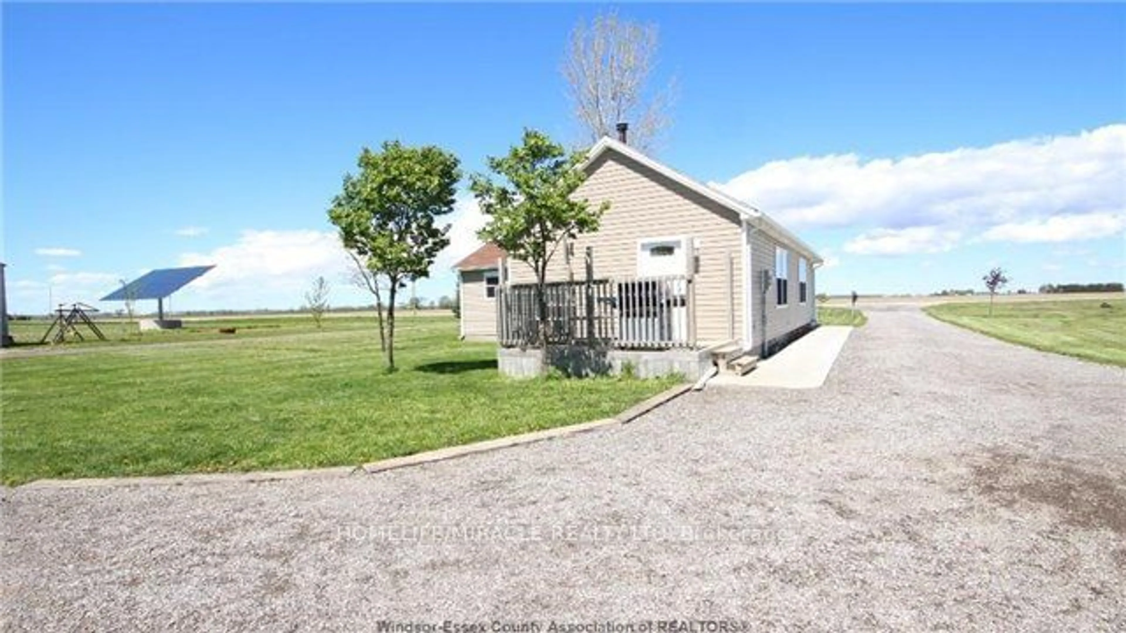 Cottage for 23378 Jeanette's Creek Rd, Chatham-Kent Ontario N0P 2L0