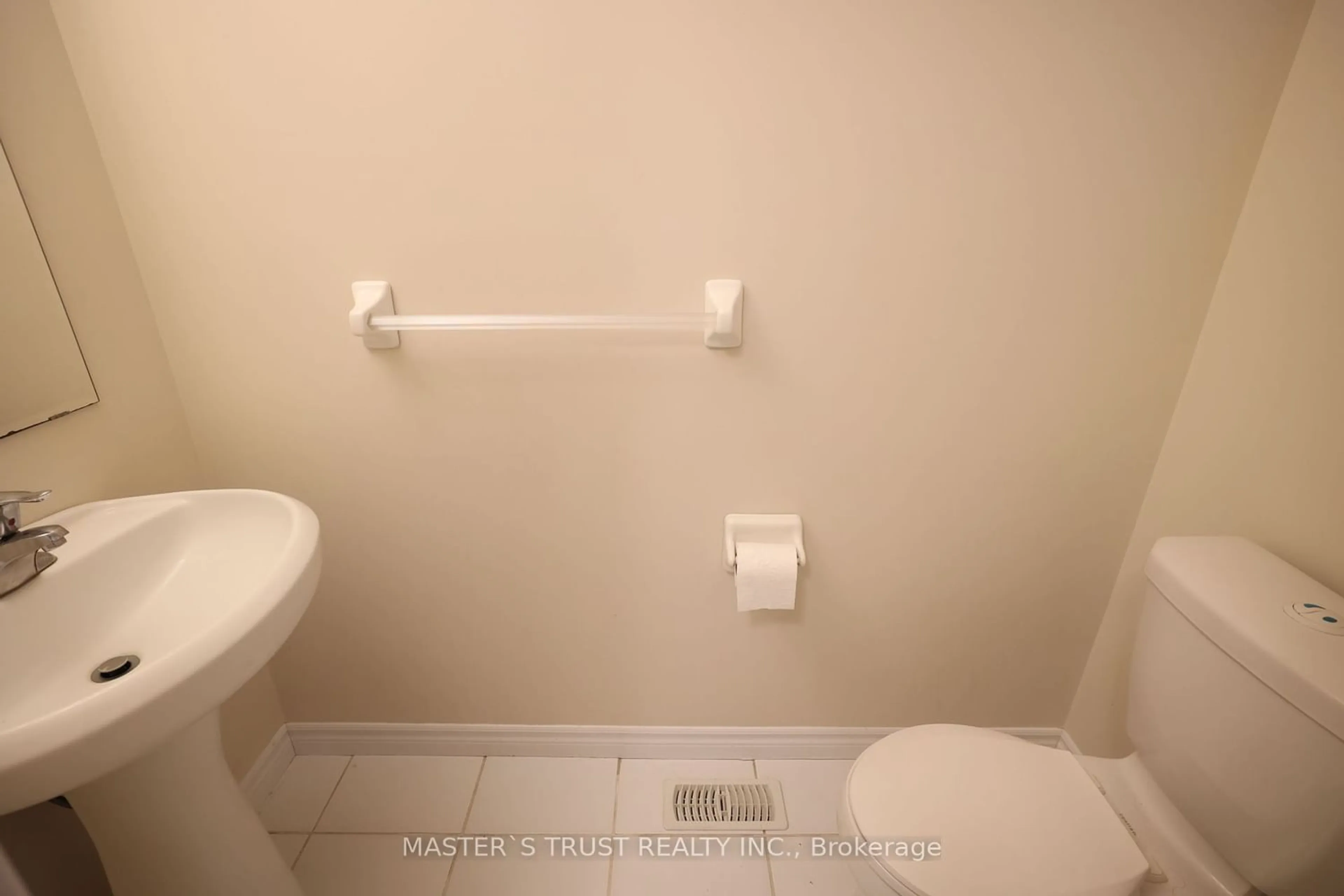 Standard bathroom for 167 Arkell Rd #31, Guelph Ontario N1L 0J9