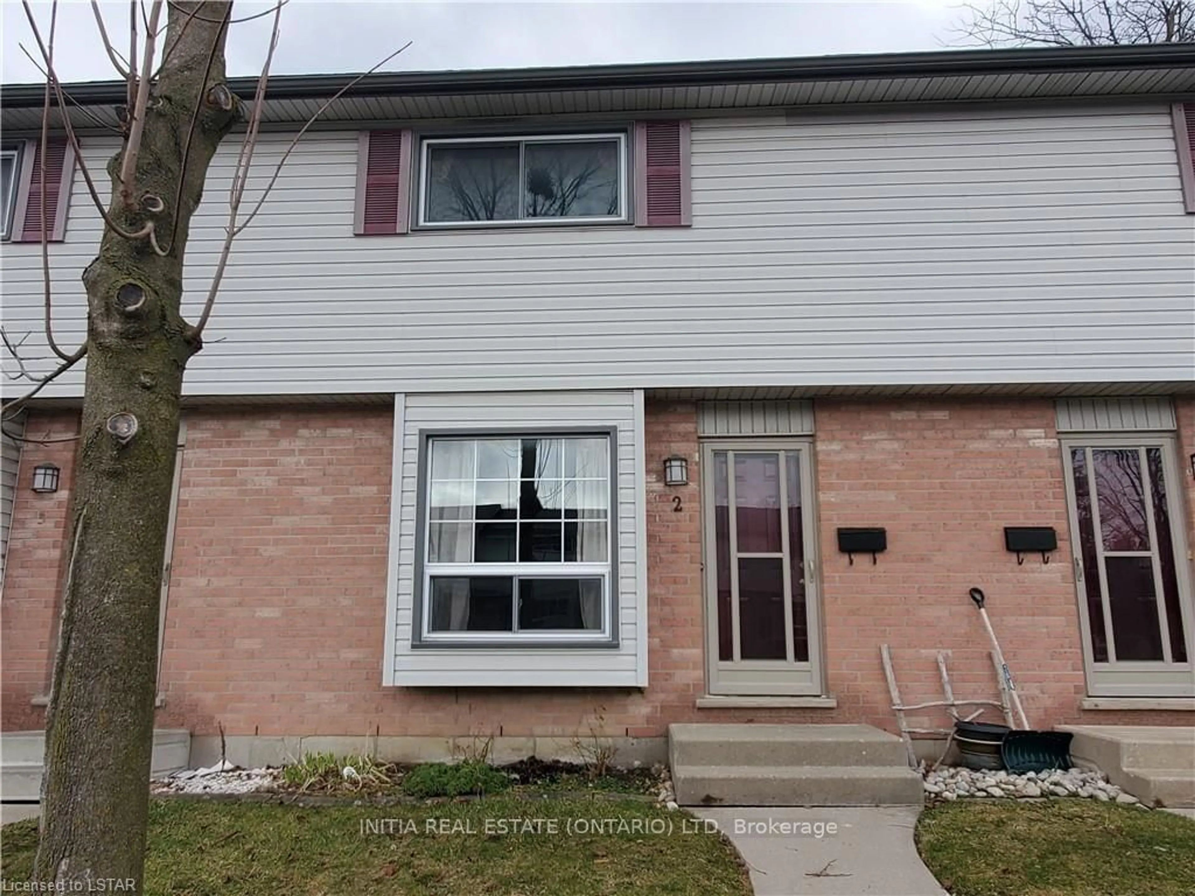 A pic from exterior of the house or condo for 1215 Cheapside St #2, London Ontario N5Y 5J9