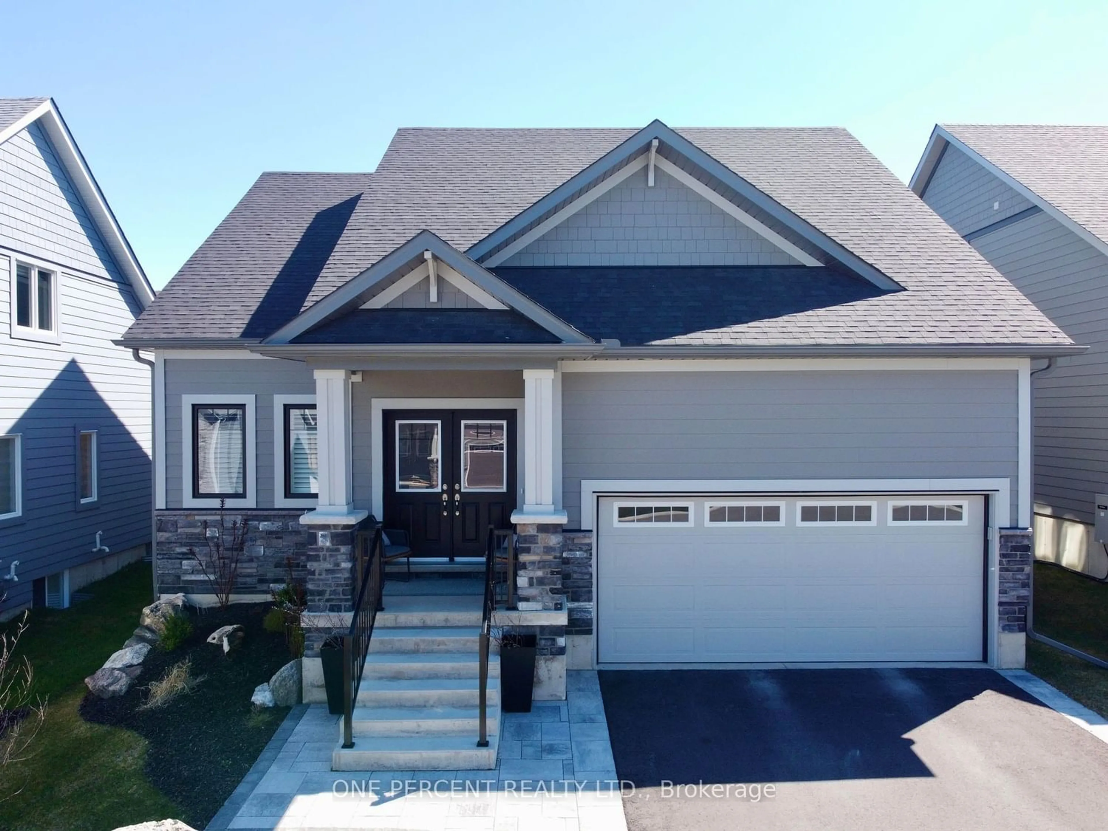 Home with vinyl exterior material for 104 Clippers Lane, Blue Mountains Ontario N0H 2P0