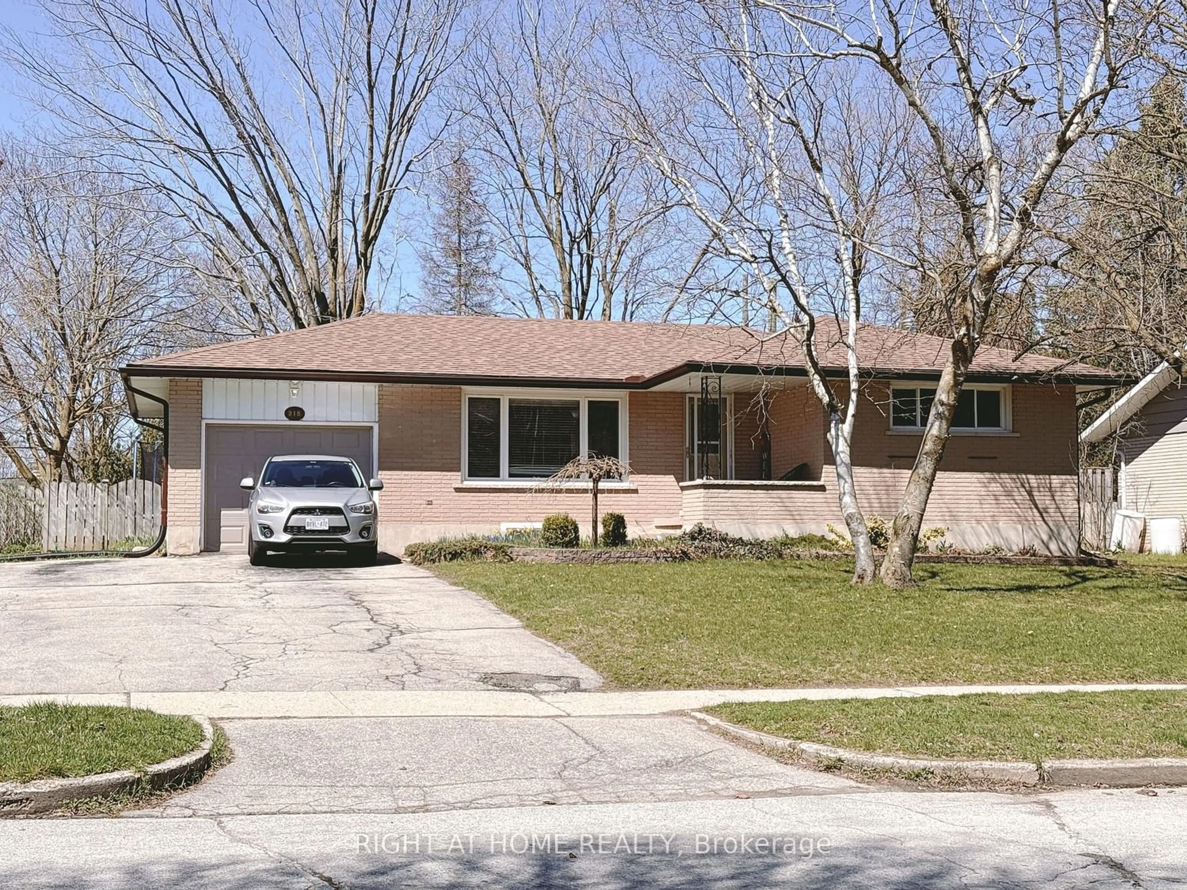 Frontside or backside of a home for 215 Bellehaven Dr, Waterloo Ontario N2J 3L5