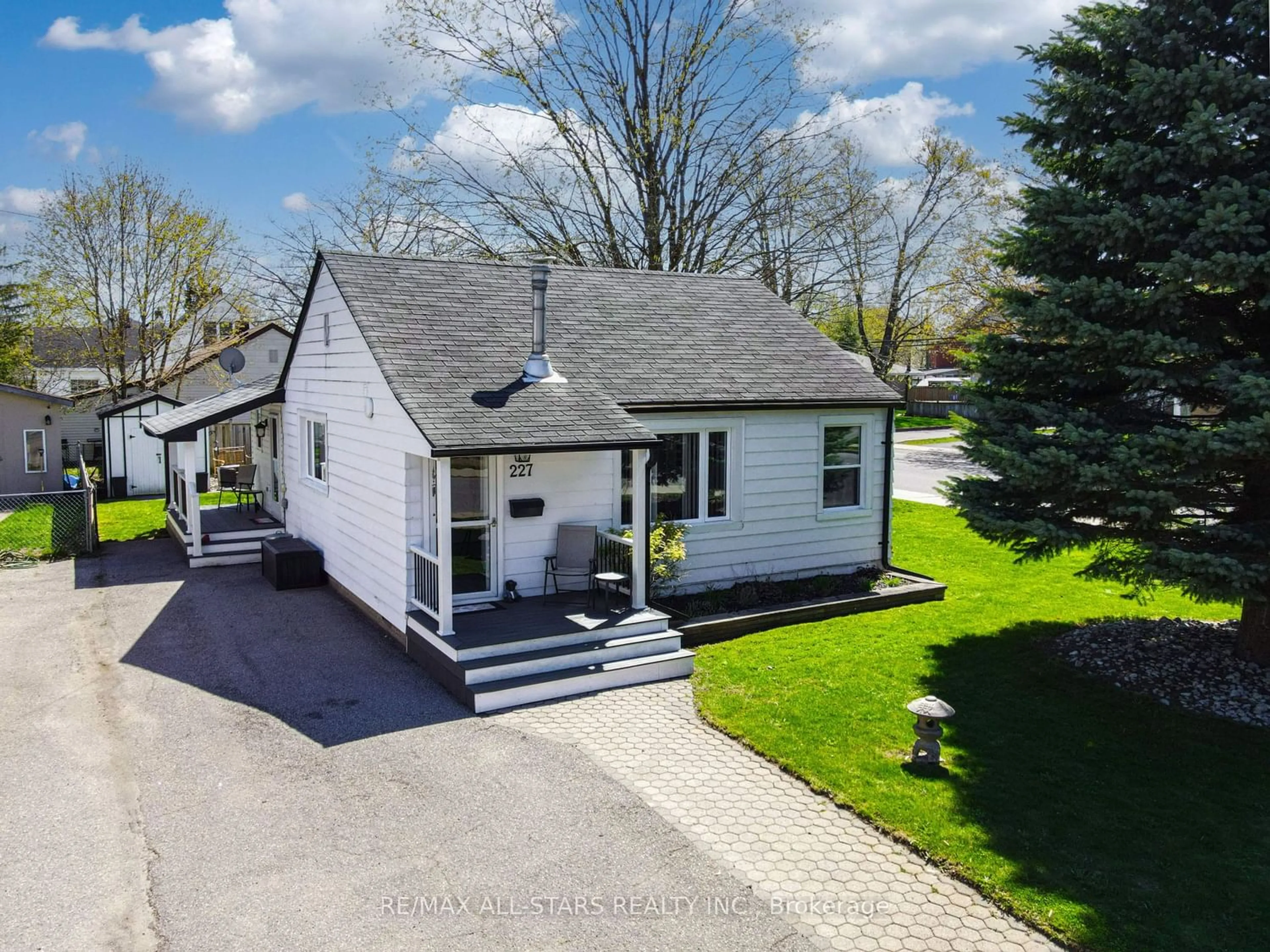 Cottage for 227 Ardmore Ave, Kawartha Lakes Ontario K9V 2T6