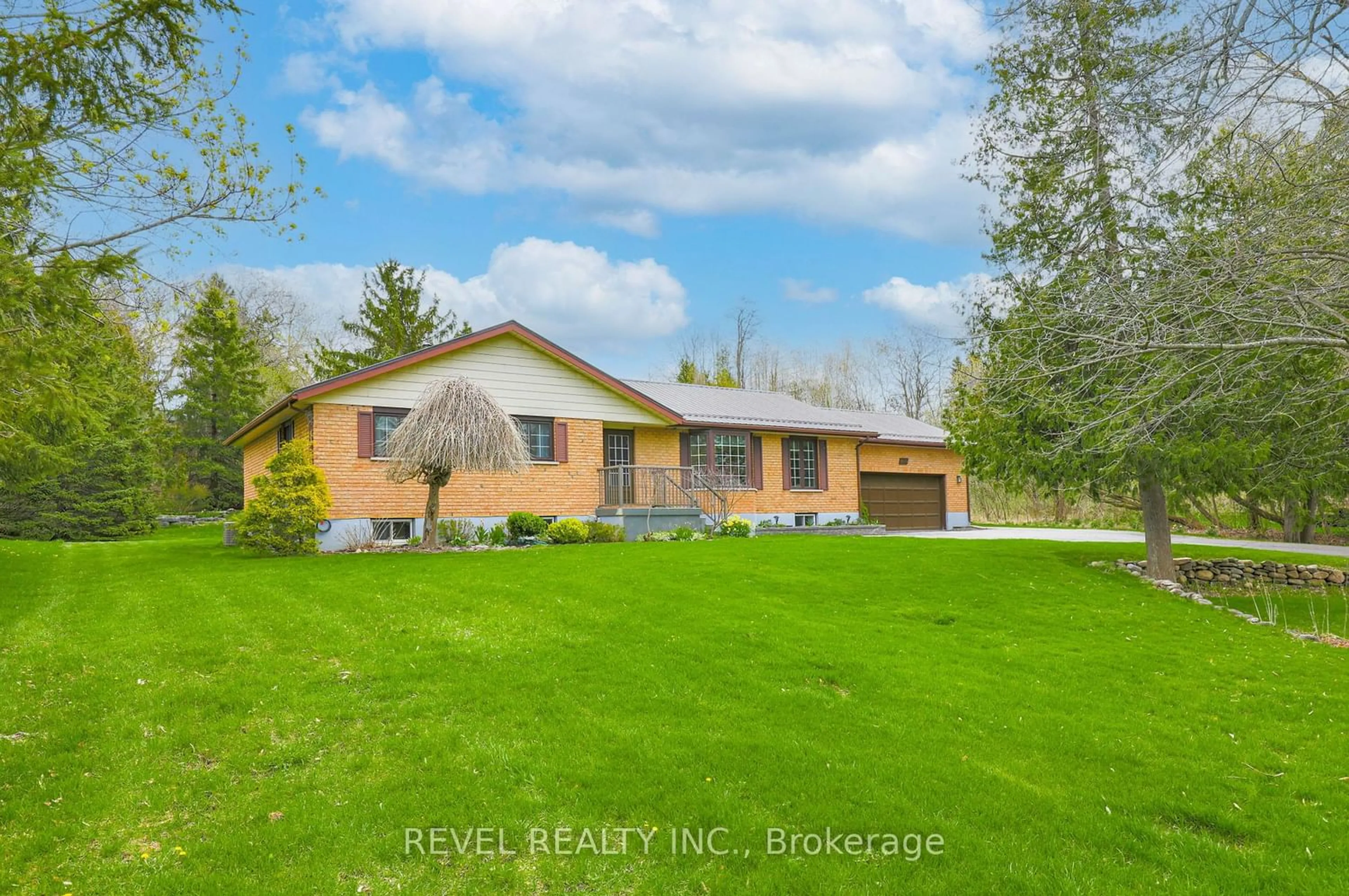 Frontside or backside of a home for 140 Louisa St, Kawartha Lakes Ontario K0M 1N0