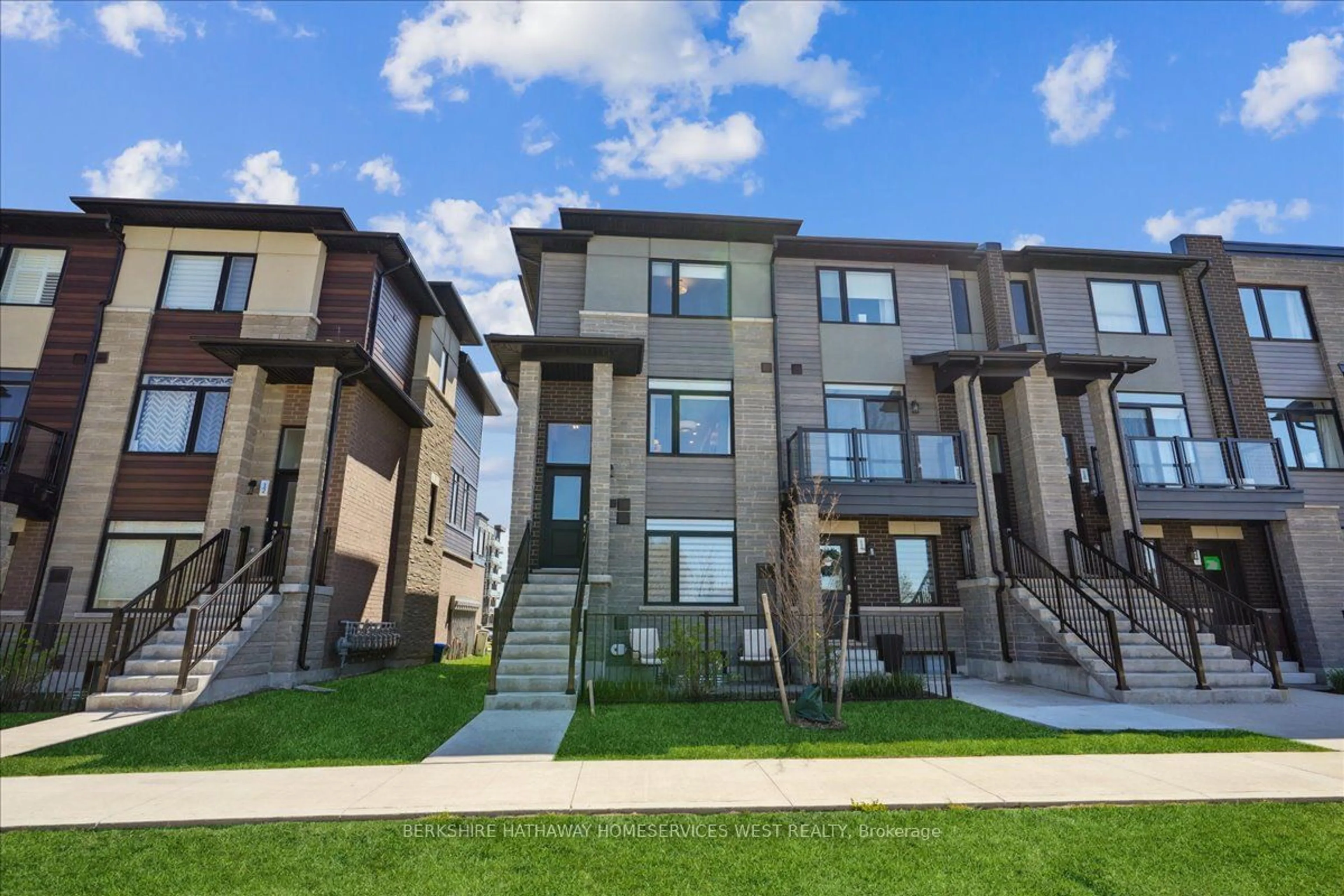 A pic from exterior of the house or condo for 590 North Service Rd #13, Hamilton Ontario L8E 0K5