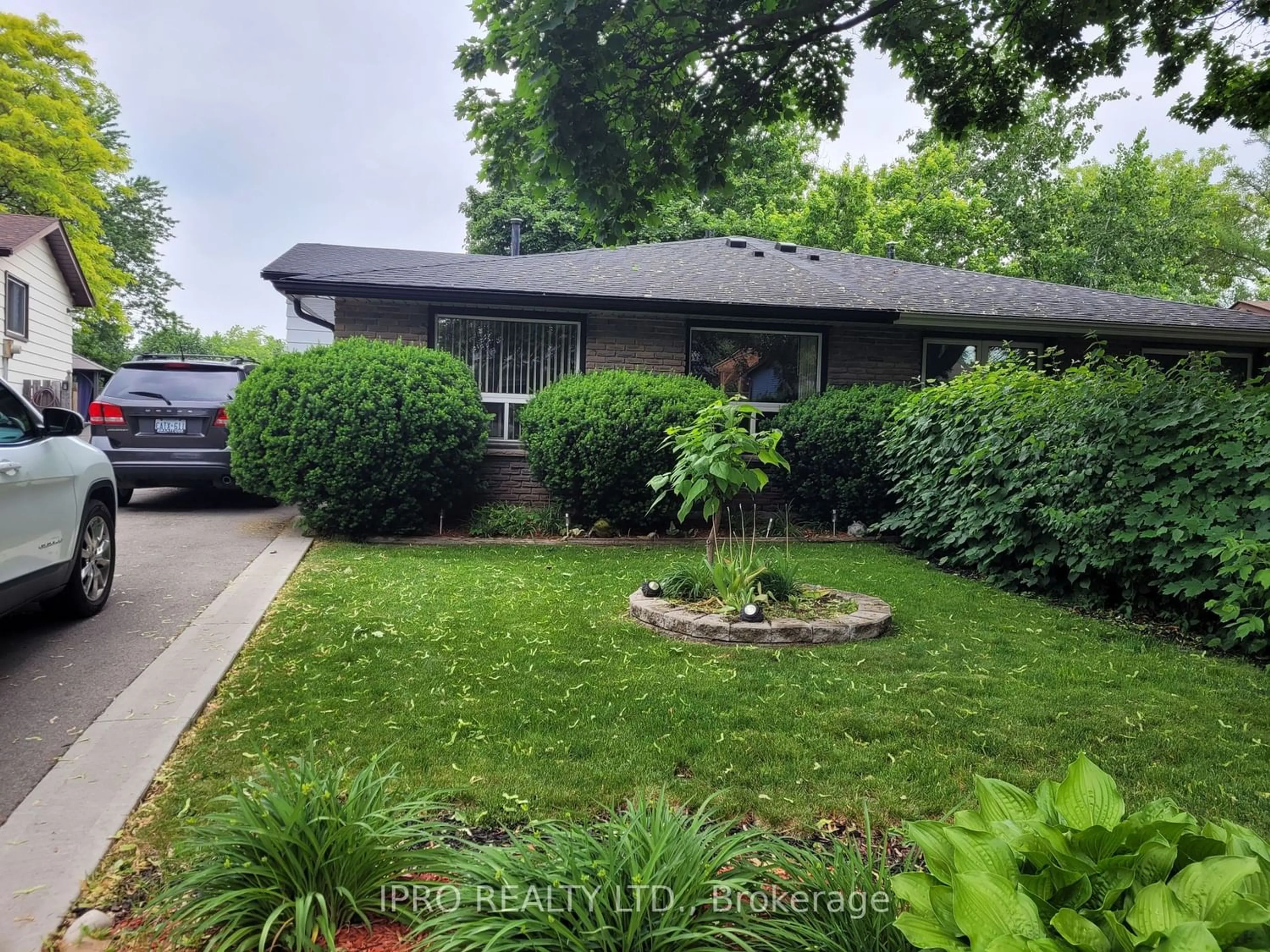 Frontside or backside of a home for 139 Cranbrook Dr, Hamilton Ontario L9C 4S5