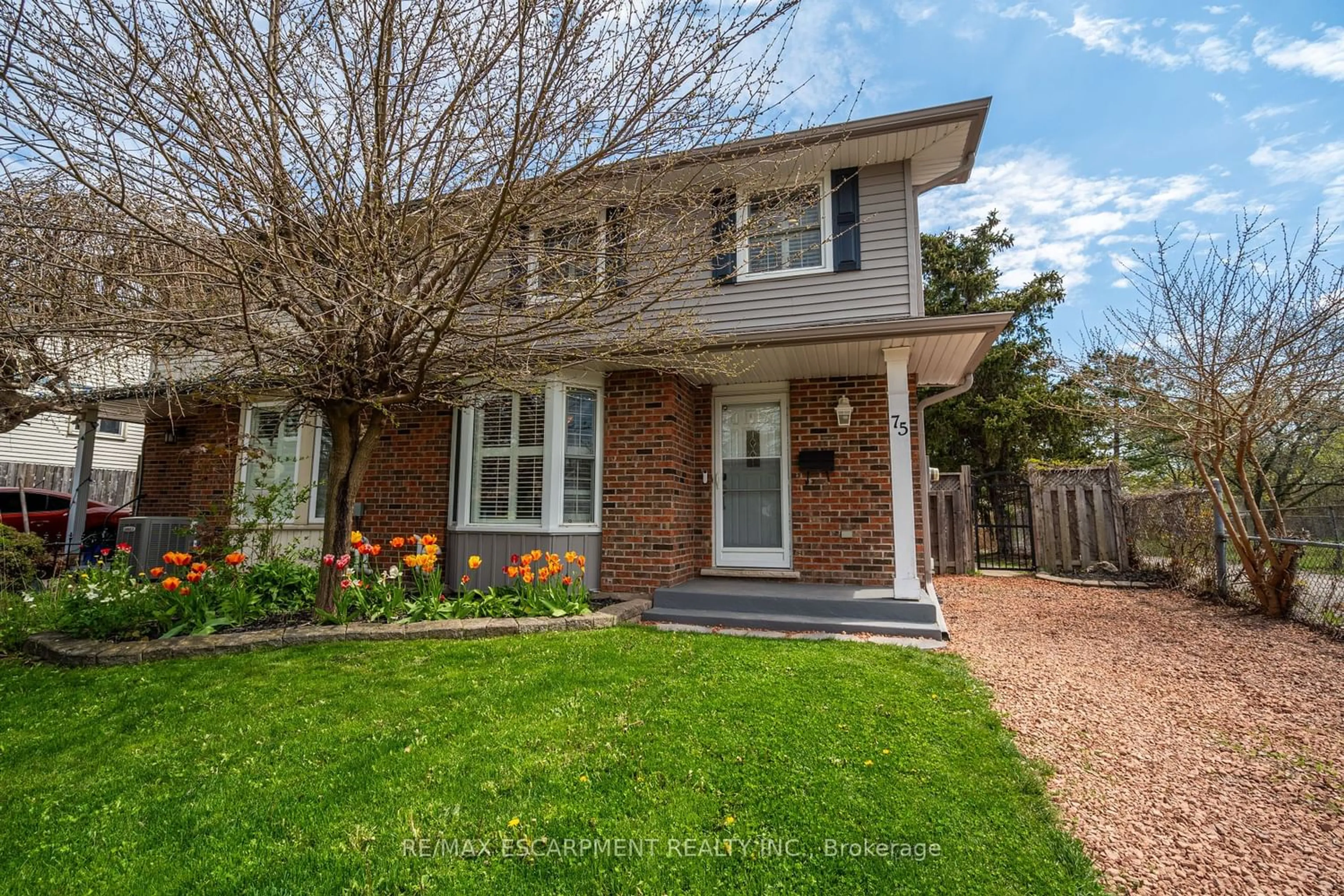 Home with brick exterior material for 75 Dundonald St, St. Catharines Ontario L2P 3T4