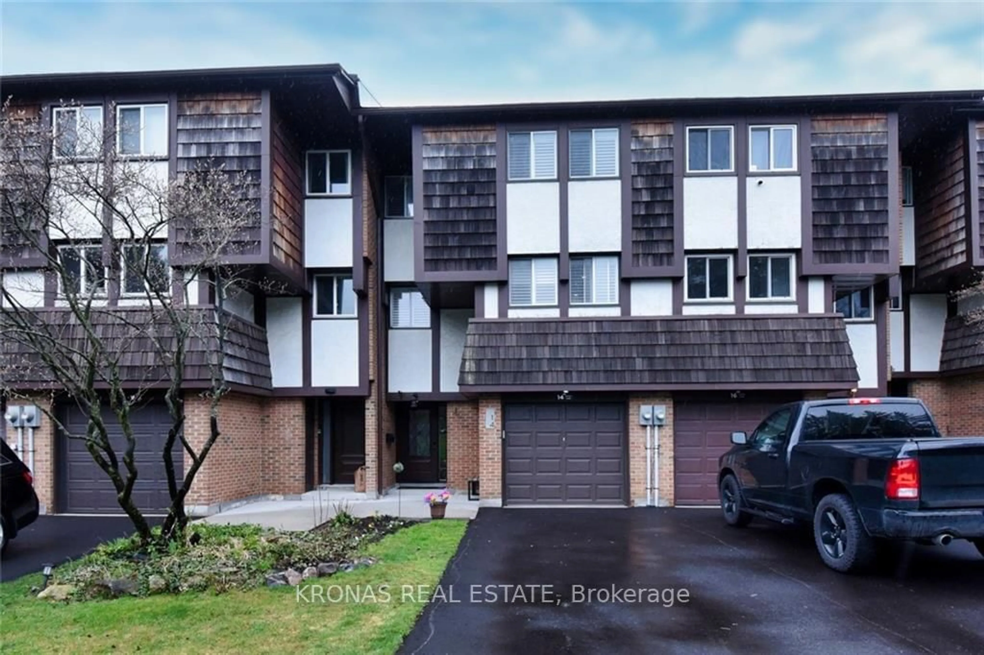 Frontside or backside of a home, cottage for 14 Thistle Lane, Hamilton Ontario L9H 6G1