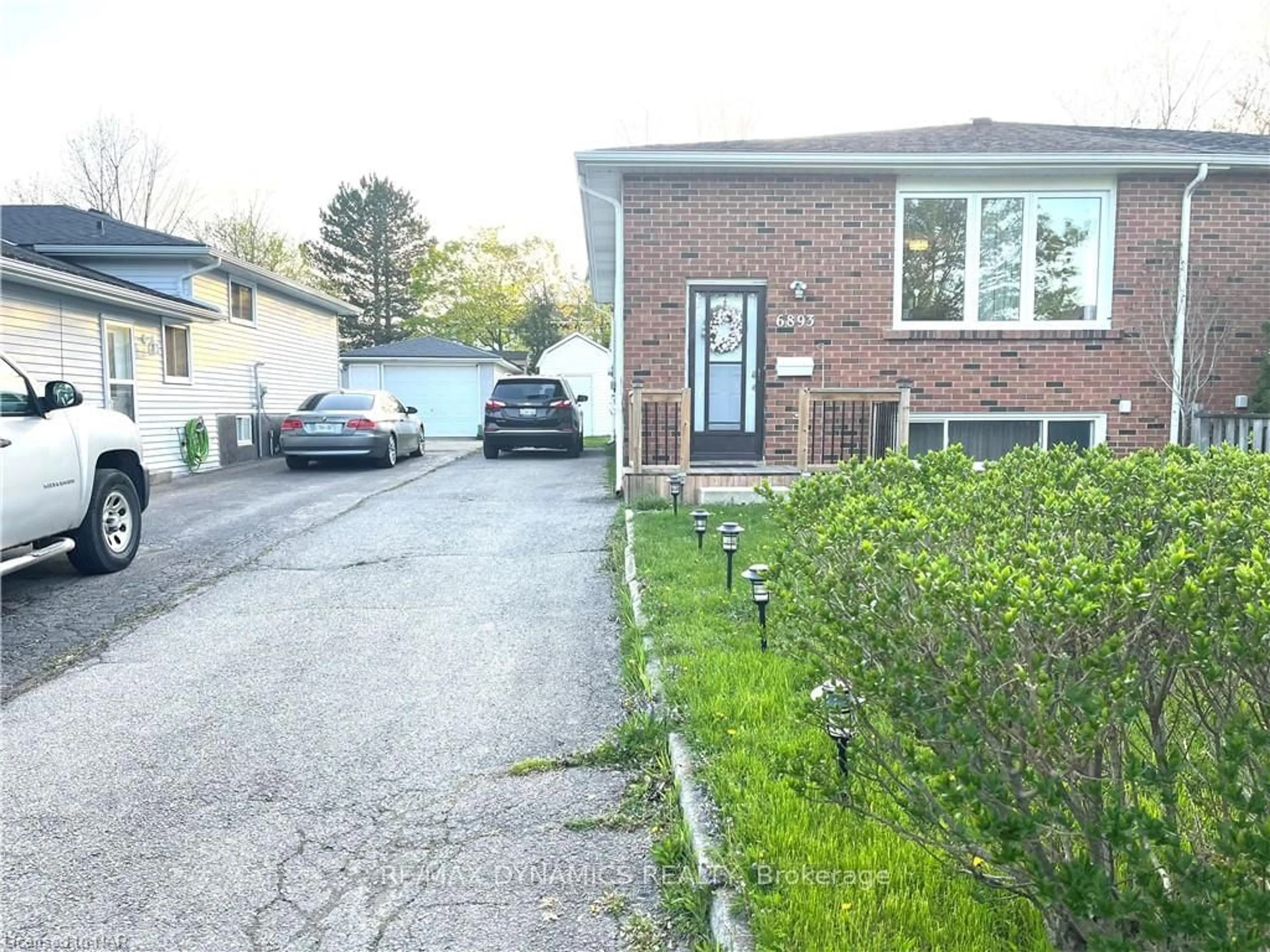 Frontside or backside of a home for 6893 Warden Ave, Niagara Falls Ontario L2G 5P4