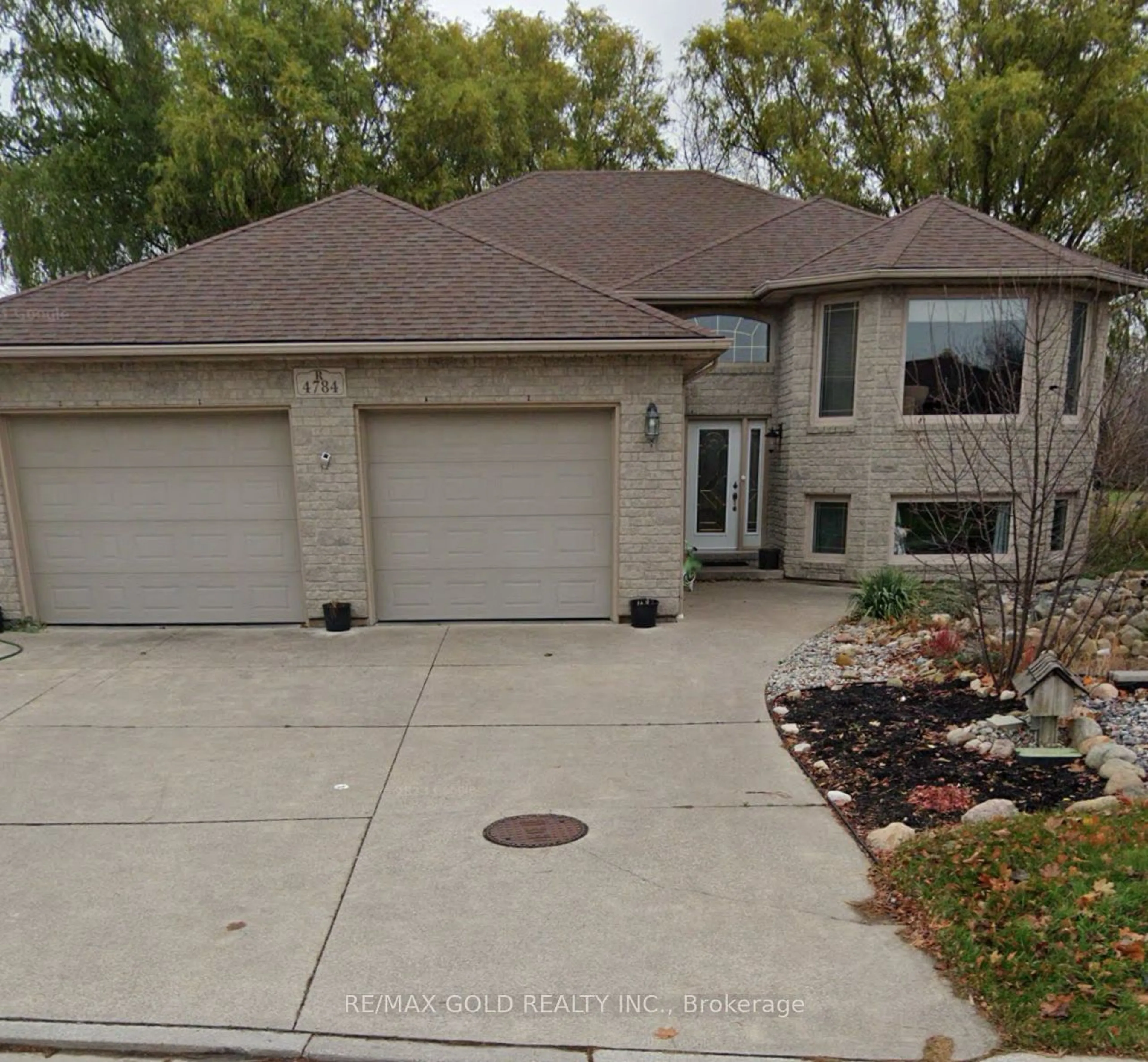 Frontside or backside of a home for 4784 Shadetree Cres, Windsor Ontario N9G 2P8