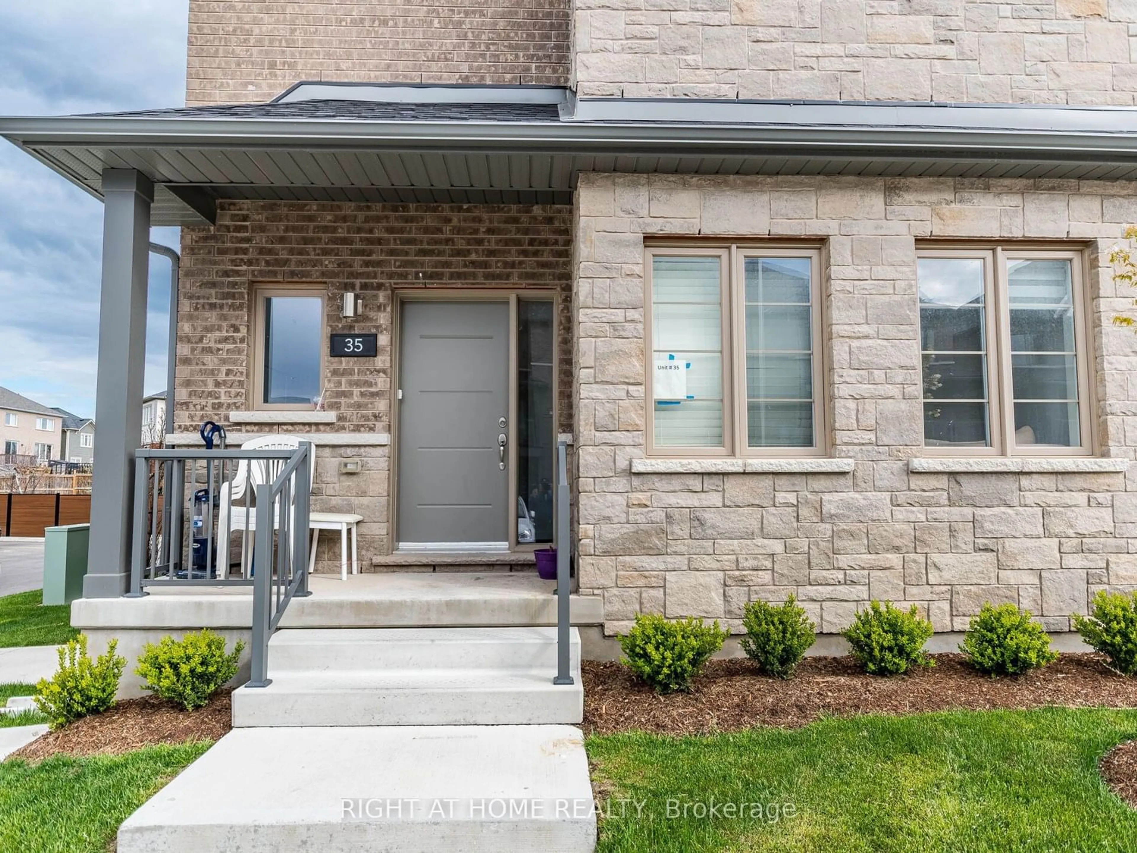 Home with brick exterior material for 205 West Oak Tr #35, Kitchener Ontario N2R 0R9