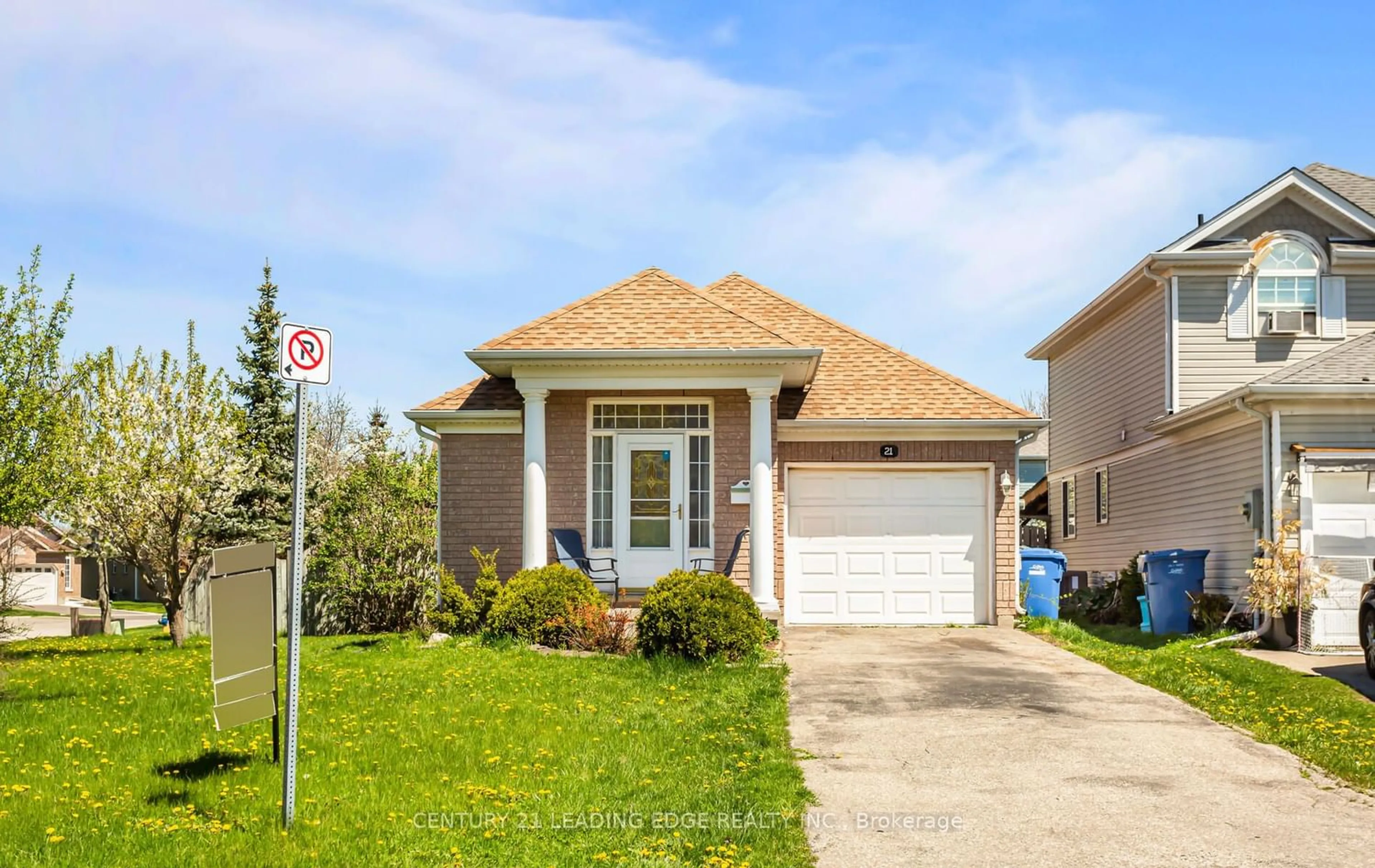 Frontside or backside of a home for 21 Buckthorn Cres, Guelph Ontario N1E 7C3