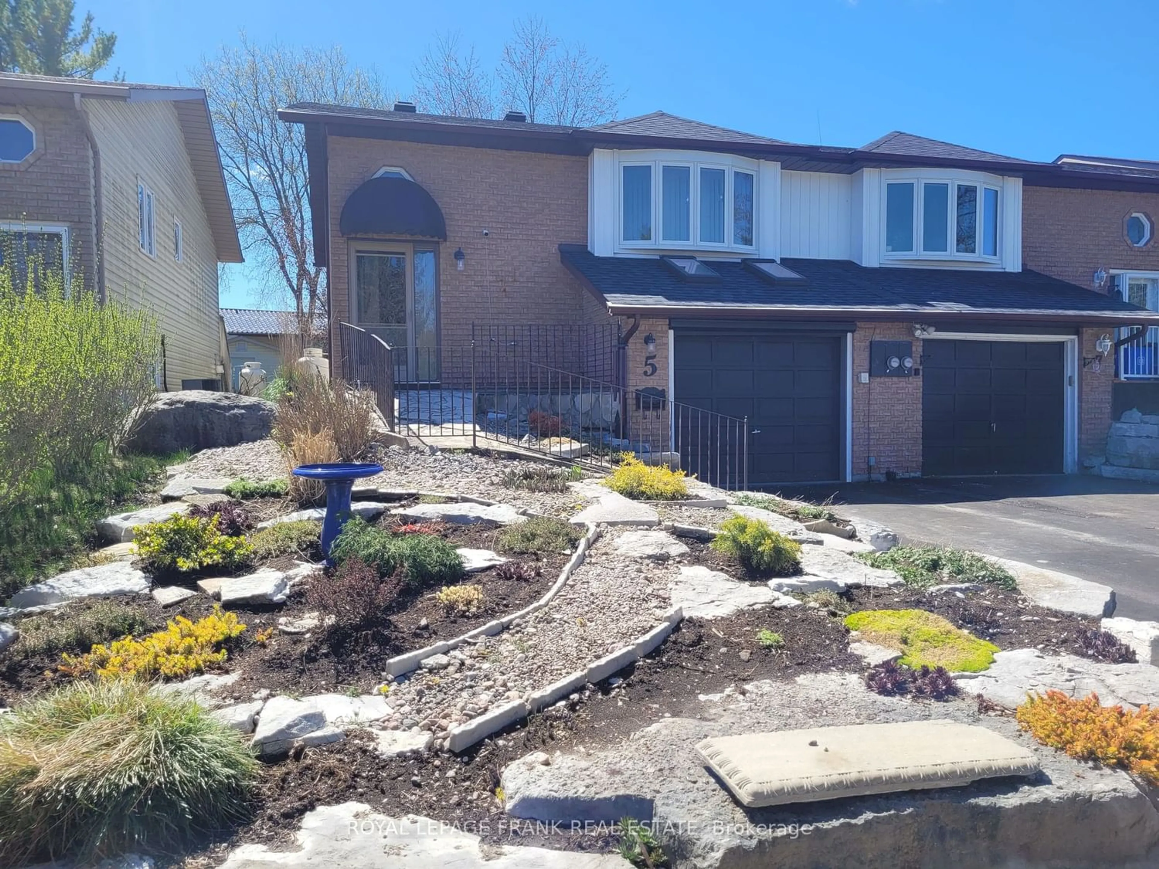 Frontside or backside of a home for 5 Birch Cres, Kawartha Lakes Ontario K0M 1A0