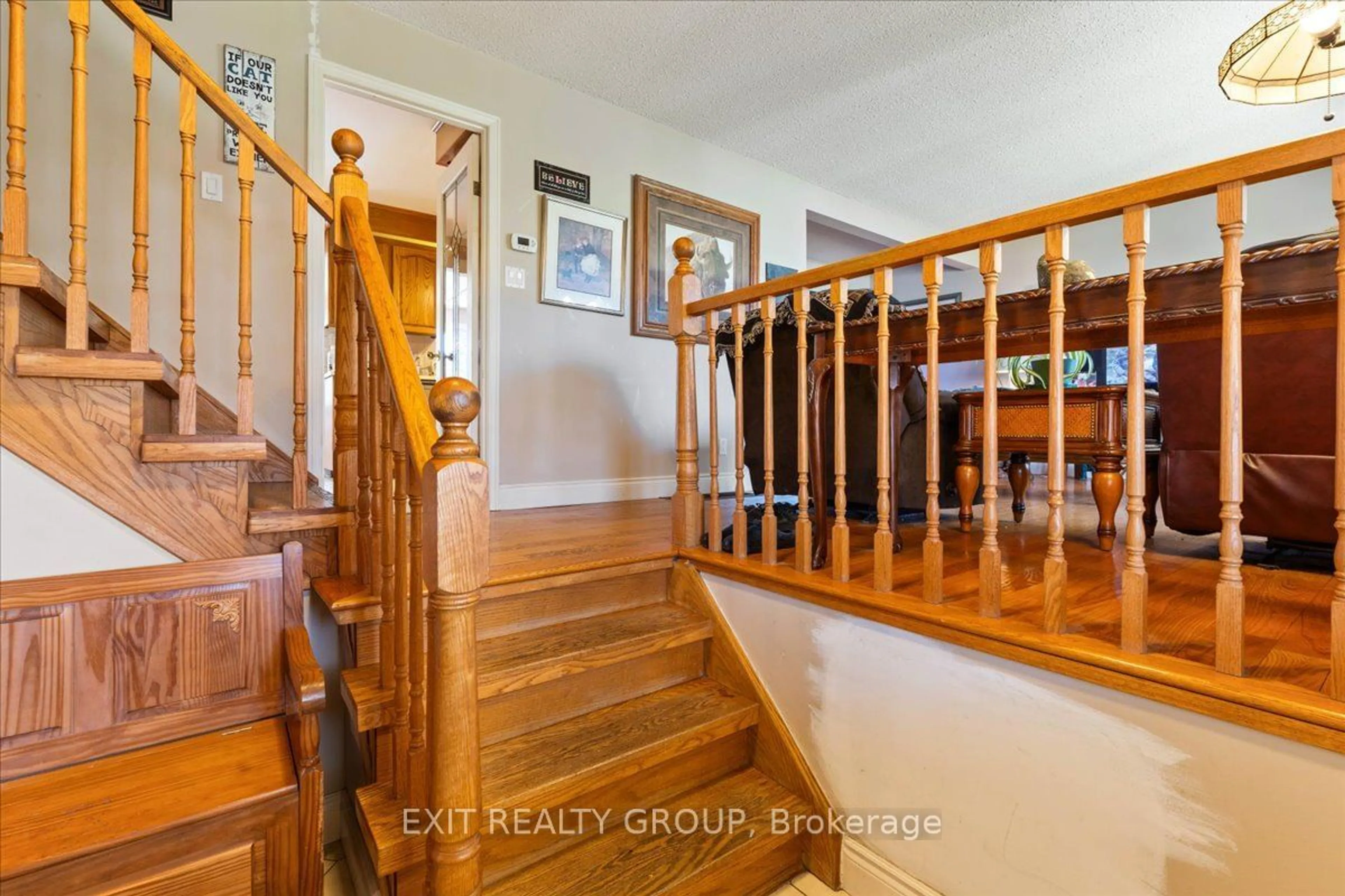 Indoor foyer for 22 Wickens St, Quinte West Ontario K8V 0B3