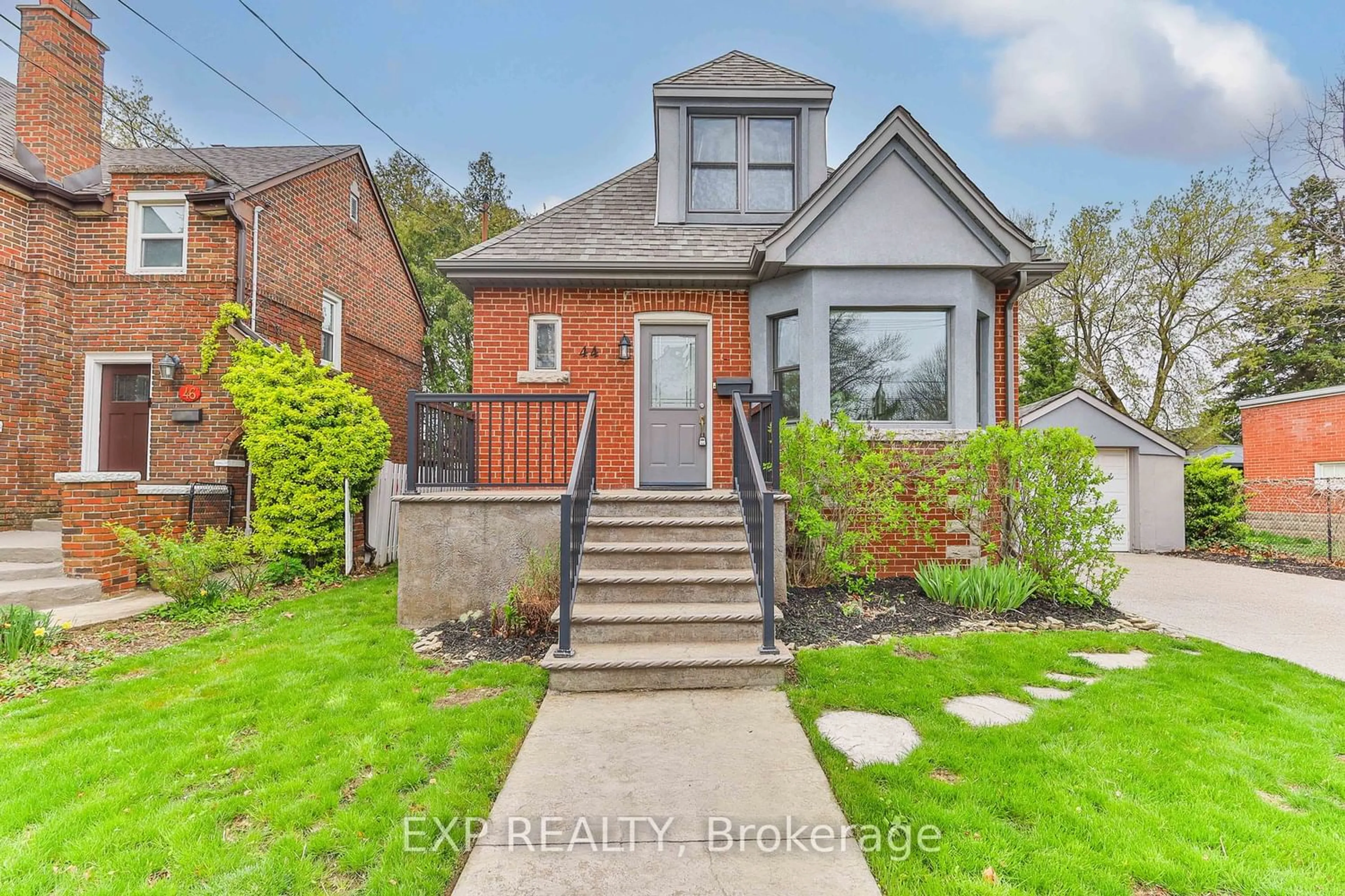 Frontside or backside of a home for 44 East 12th St, Hamilton Ontario L9A 3X1