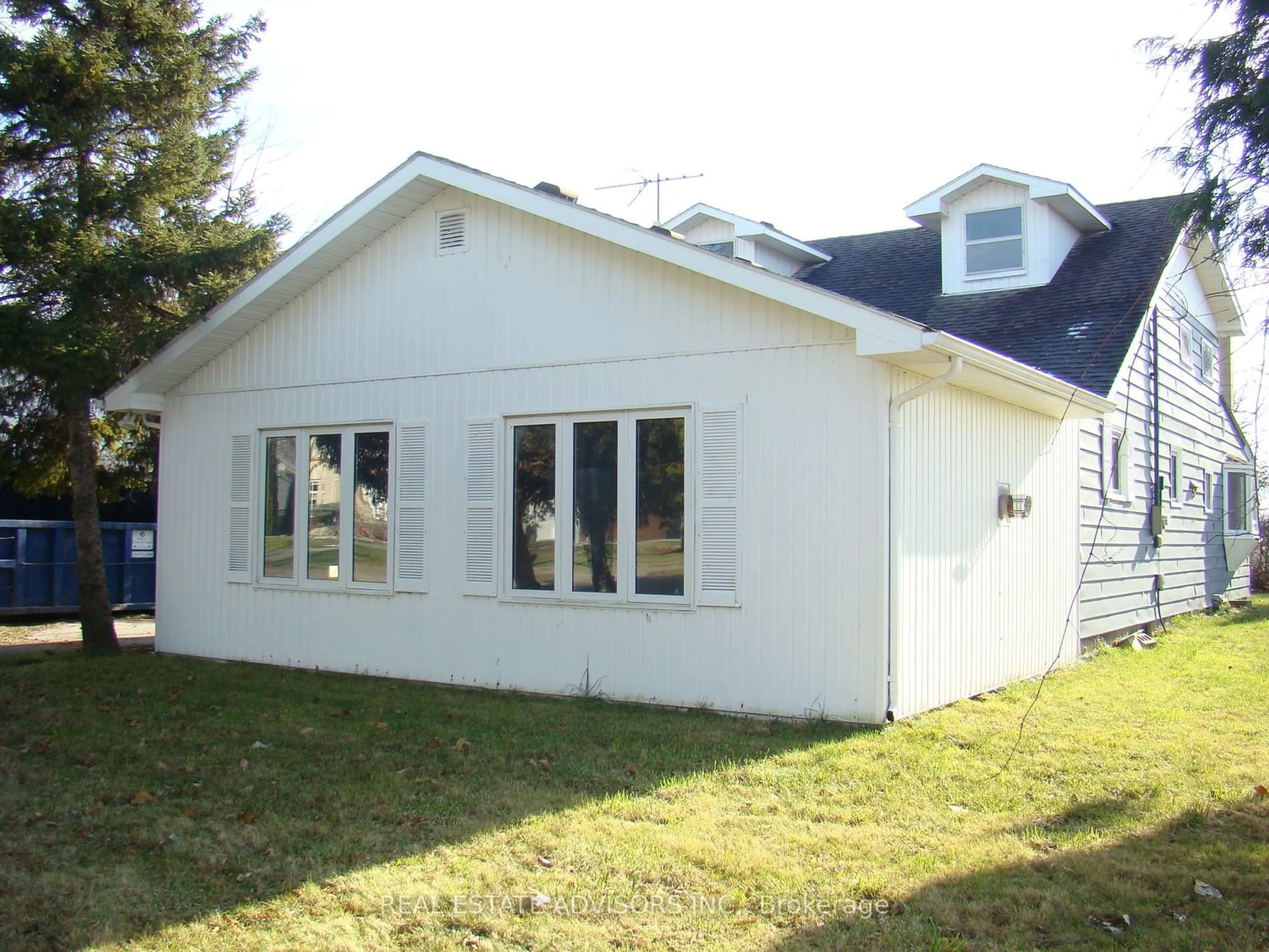 Frontside or backside of a home for 4775 Joy Rd, Windsor Ontario N0R 1K0