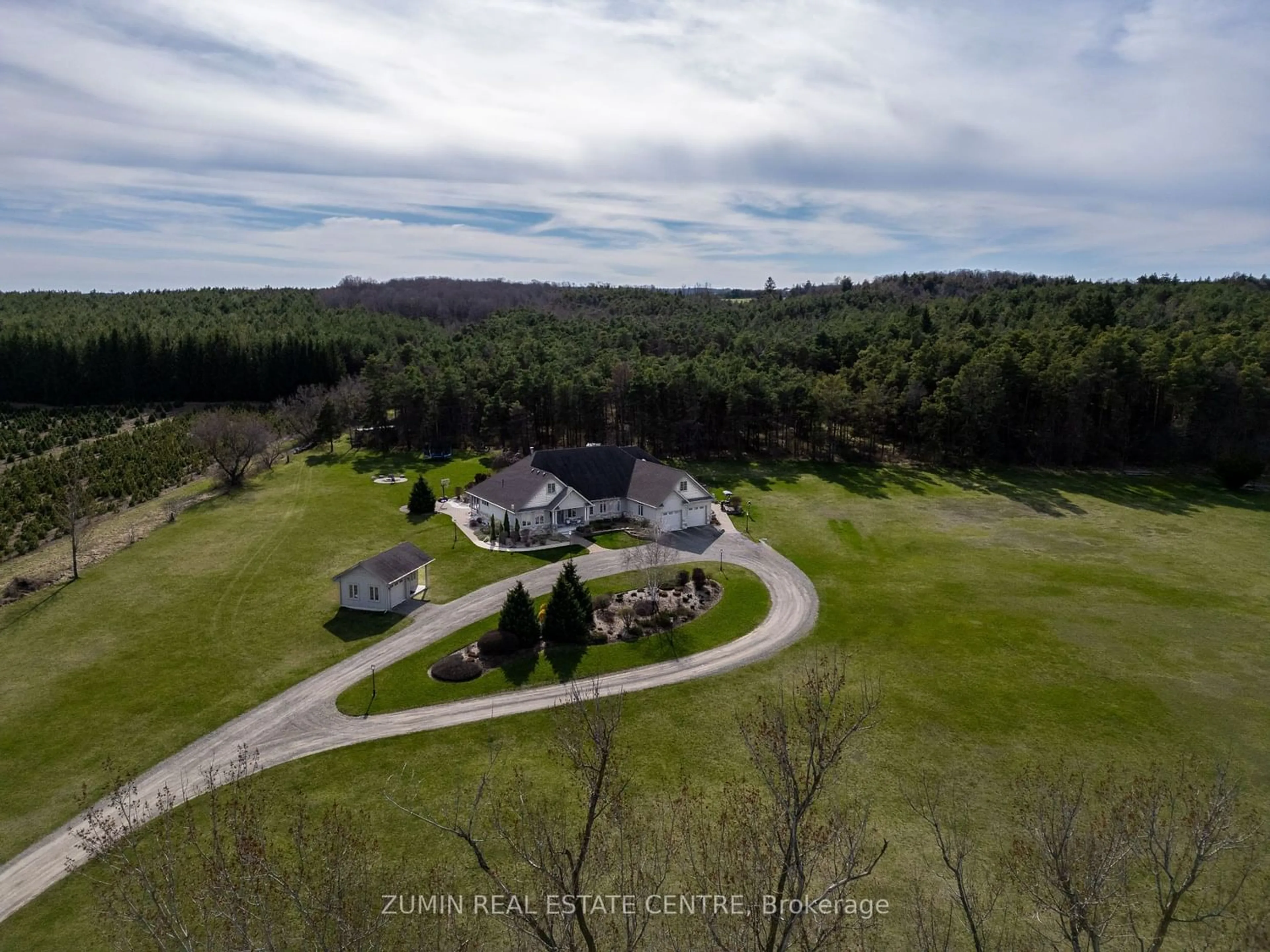 Frontside or backside of a home for 994432 Mono Adjala Townline Rd, Mono Ontario L9W 6H6
