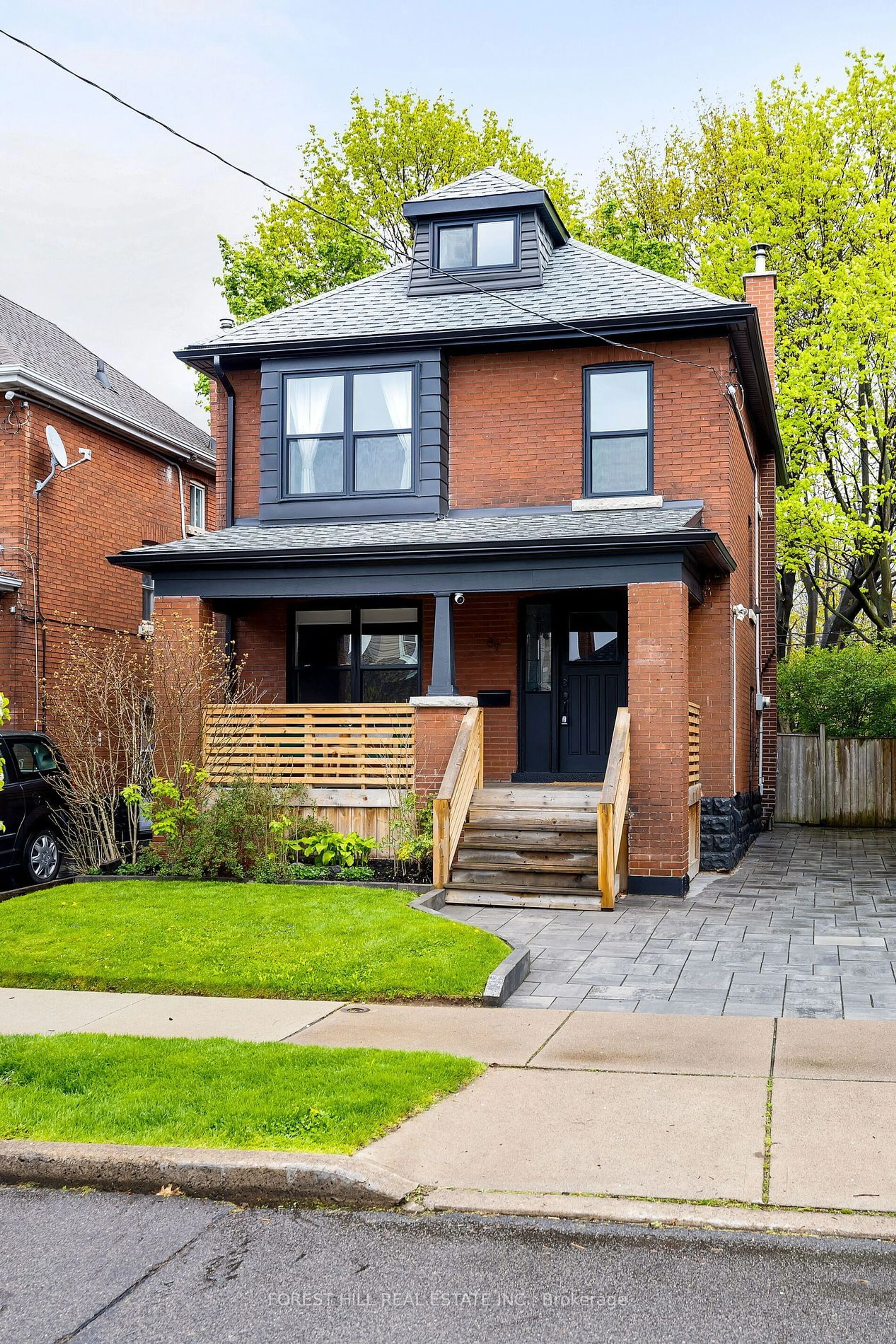 Home with brick exterior material for 87 Graham Ave, Hamilton Ontario L8K 2M2