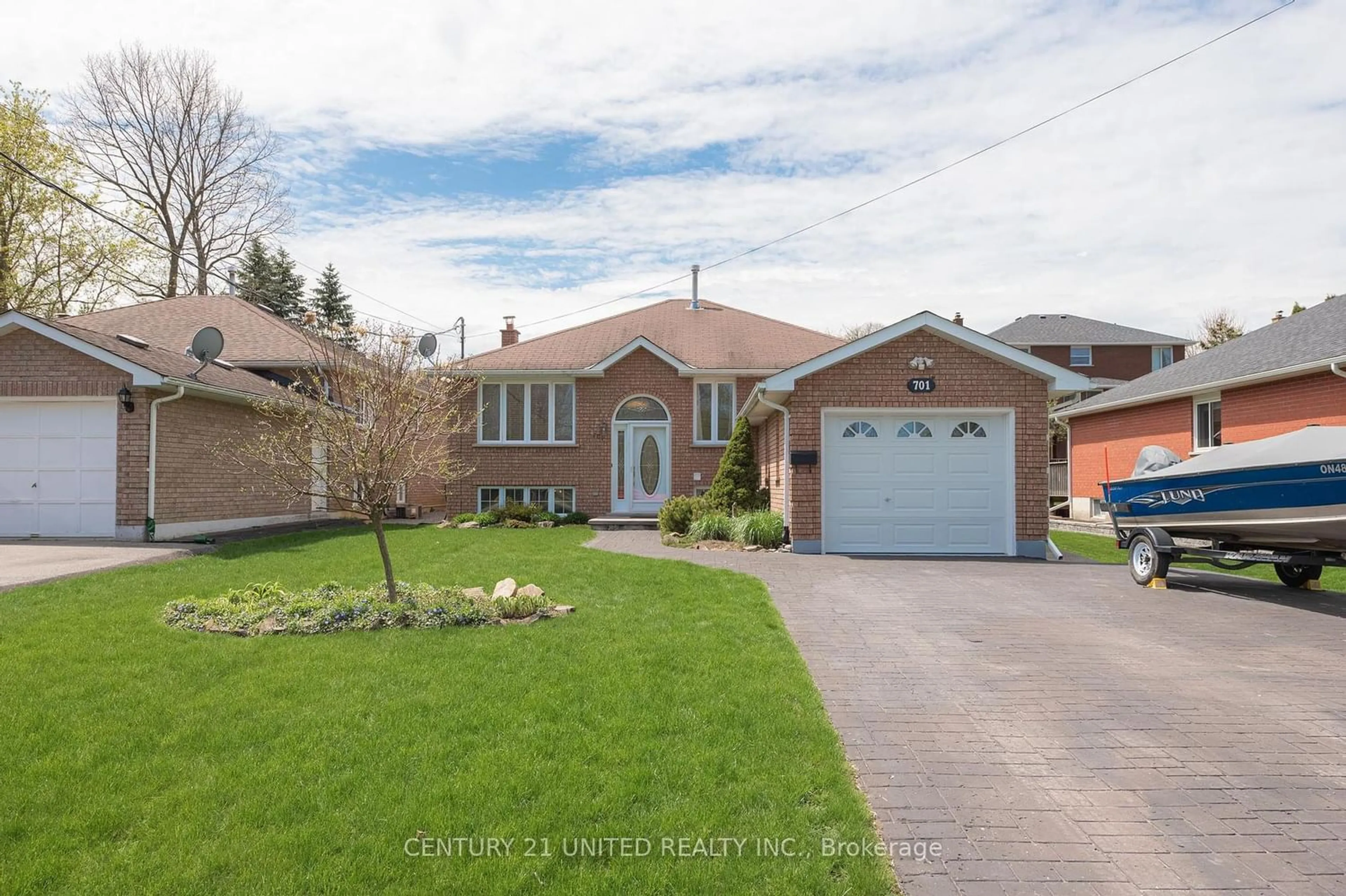 Frontside or backside of a home for 701 Pinewood Dr, Peterborough Ontario K9K 1L1