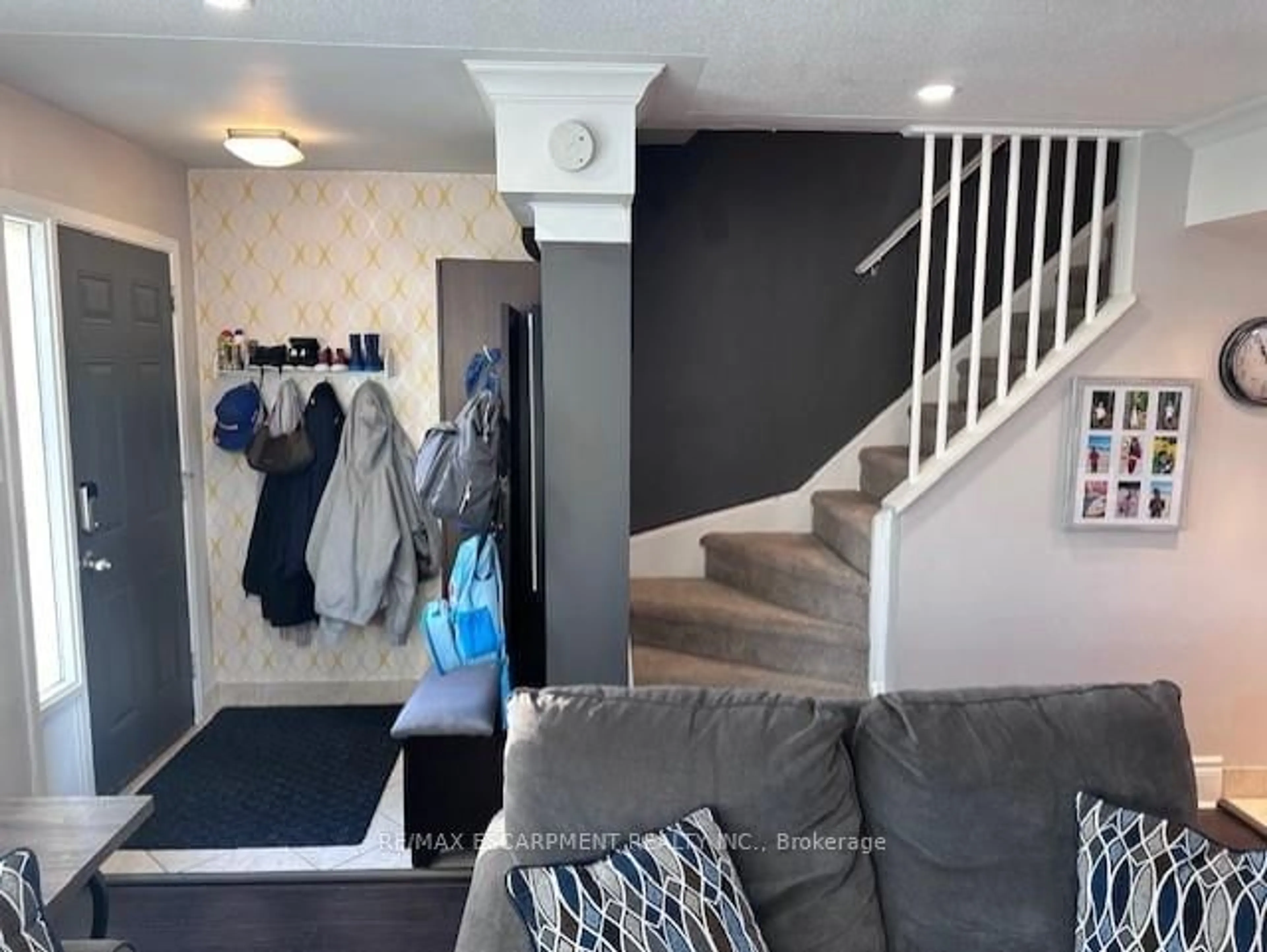 Indoor entryway for 2 Weiden St #37, St. Catharines Ontario L2M 6W5