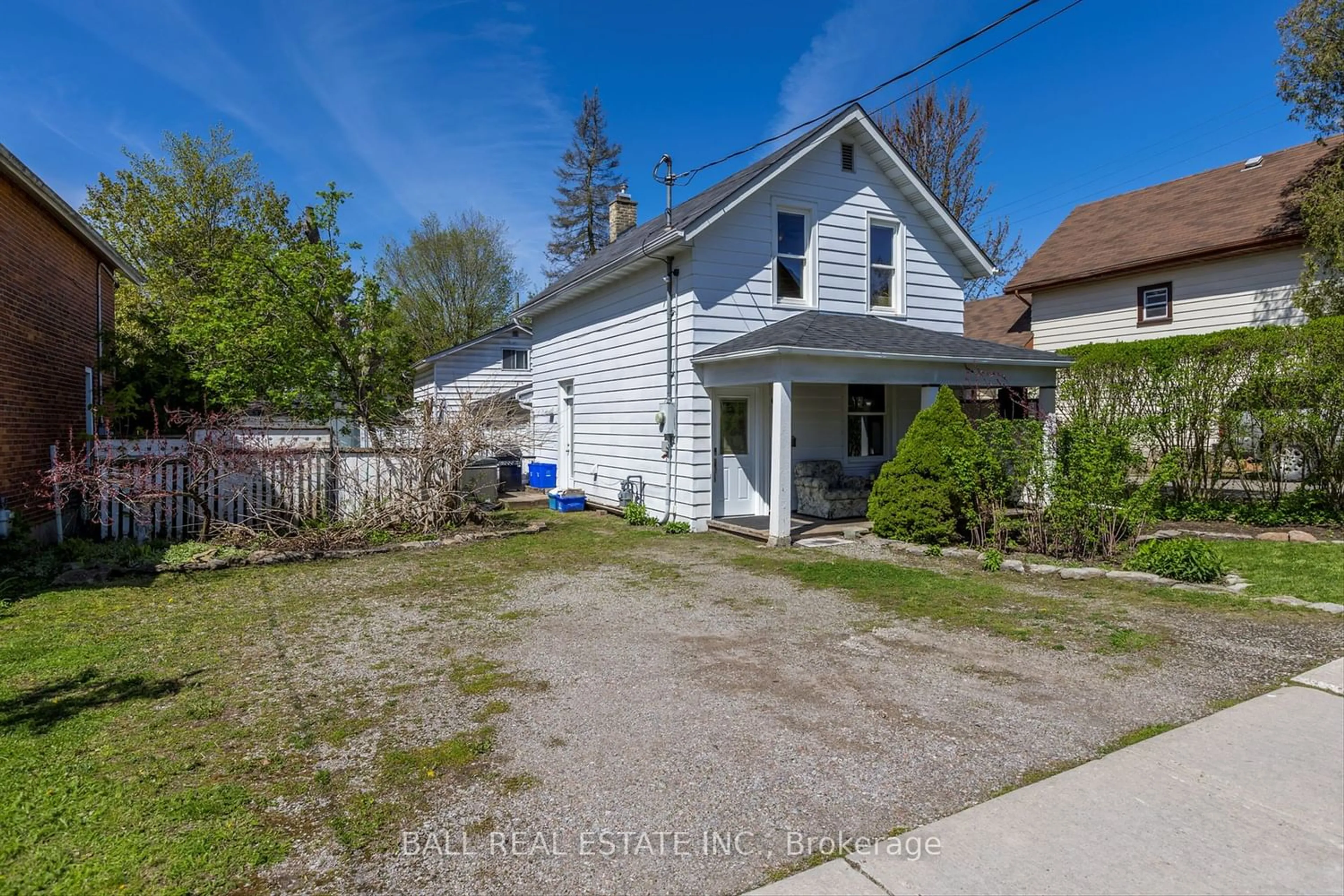 Frontside or backside of a home for 645 Rogers St, Peterborough Ontario K9H 1X9