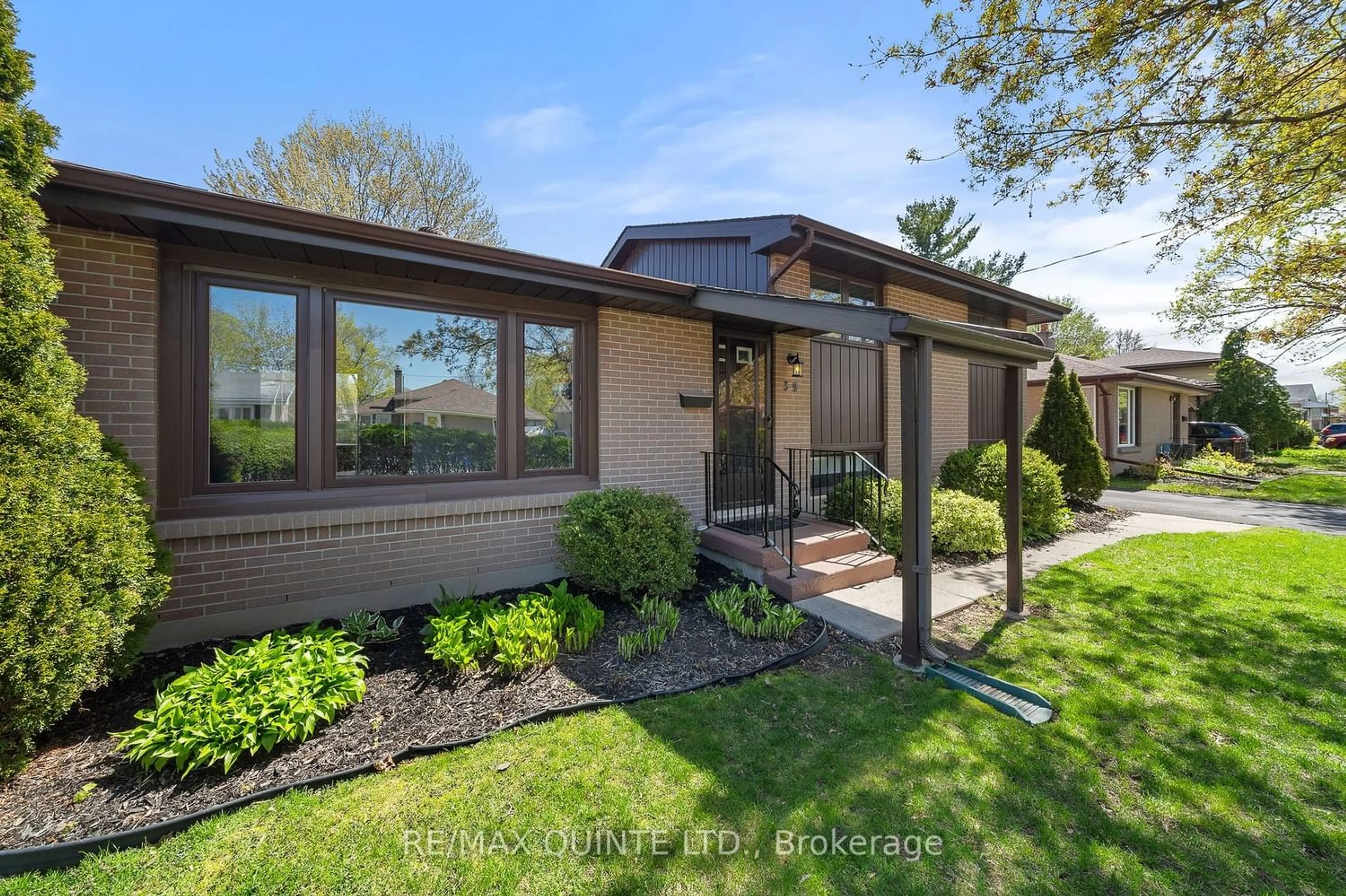 Home with brick exterior material for 39 Lambert Dr, Belleville Ontario K8N 4K5
