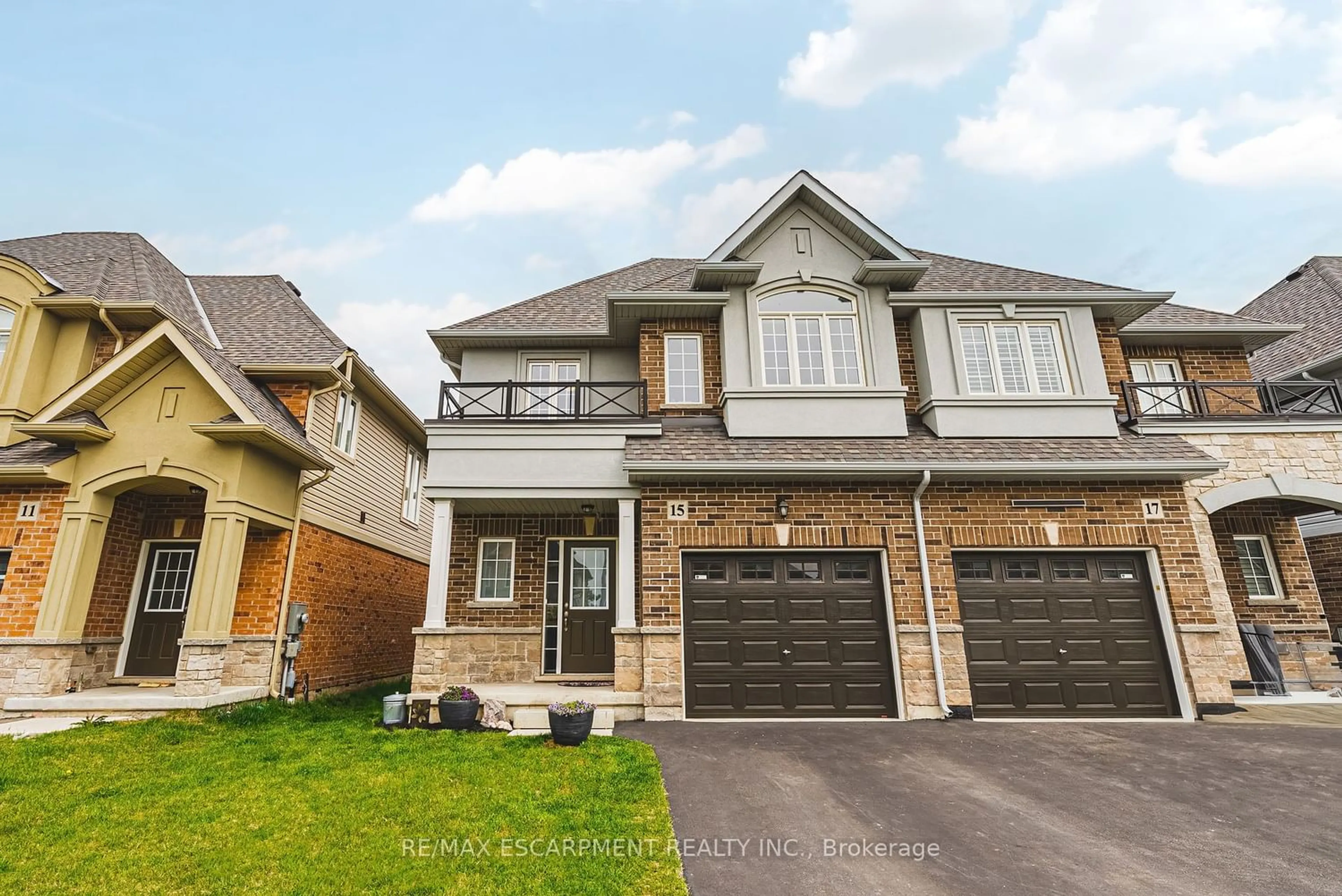 Frontside or backside of a home for 15 Starling Dr, Hamilton Ontario L9A 2P5