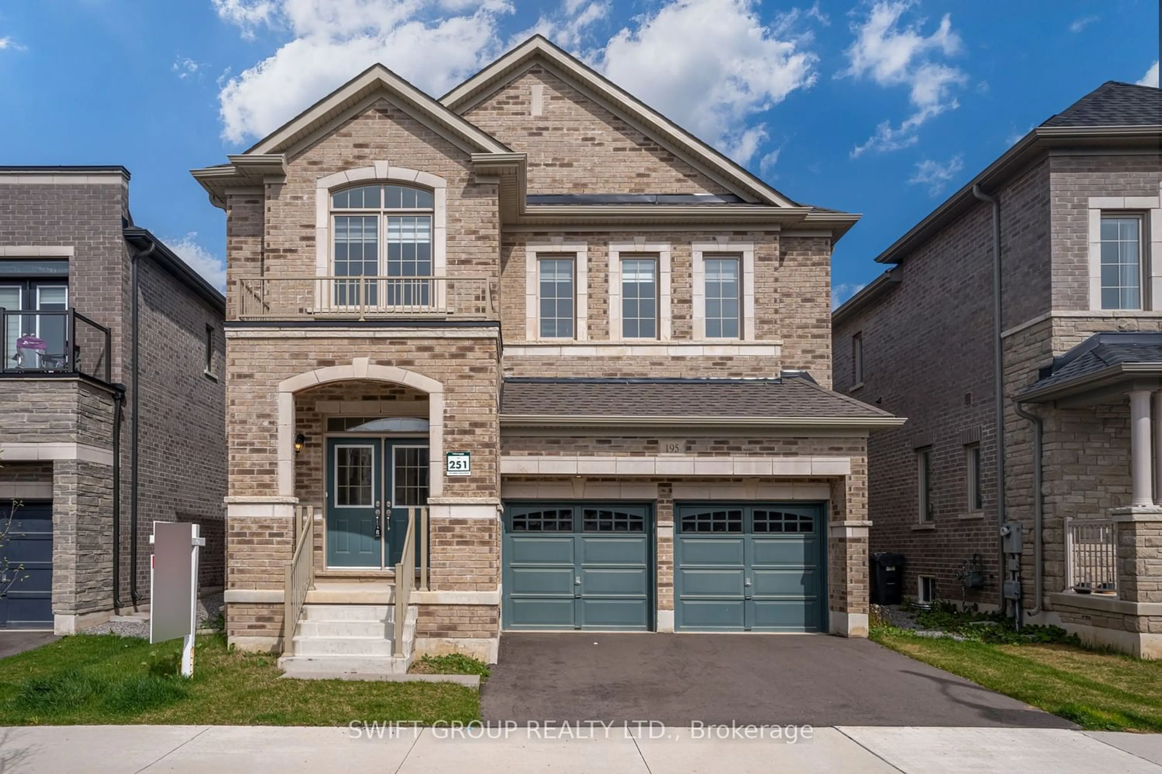 Home with brick exterior material for 195 Great Falls Blvd, Hamilton Ontario L8B 1Y9