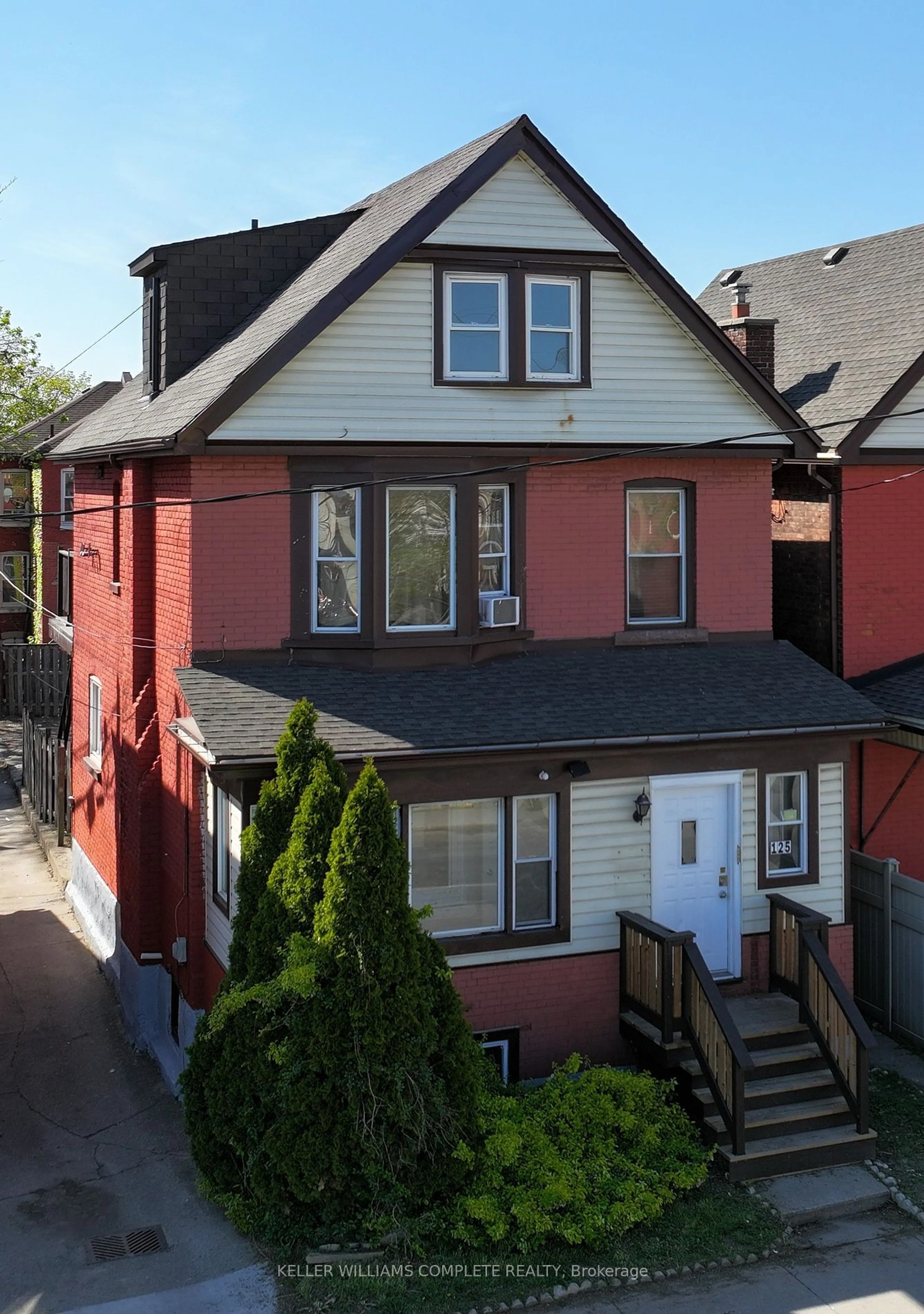 Frontside or backside of a home for 125 Sanford Ave, Hamilton Ontario L8L 5Z4