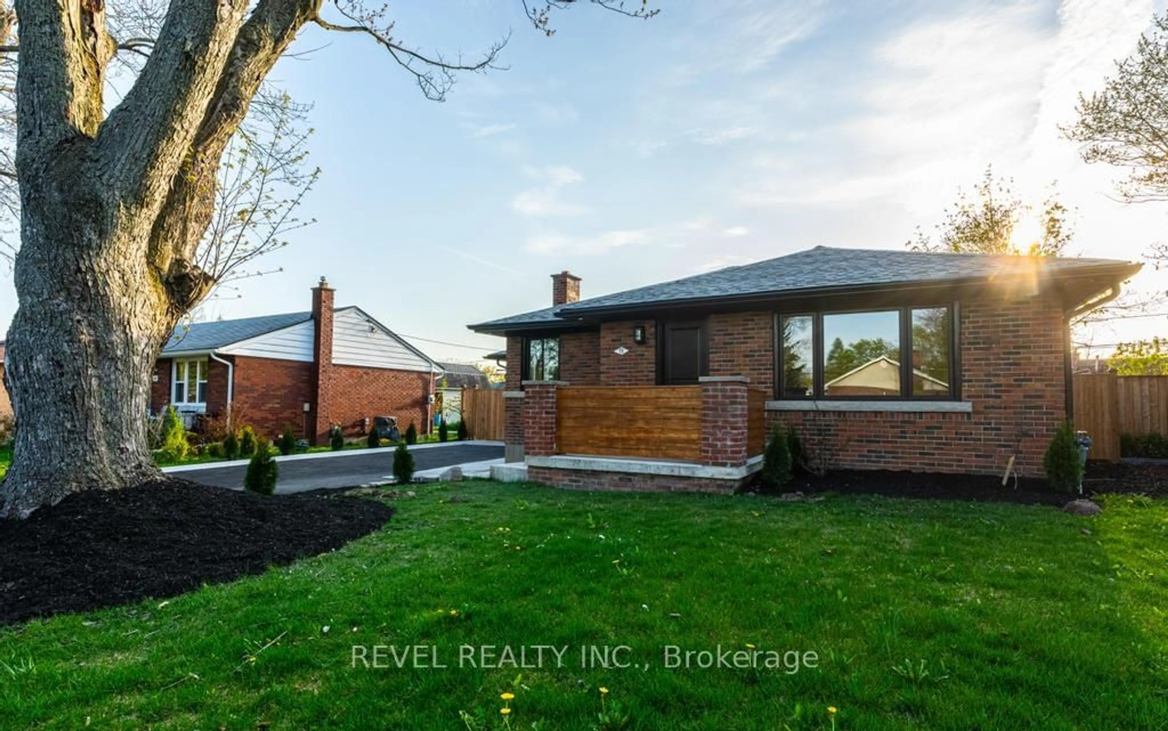Home with brick exterior material for 71 Diffin Dr, Welland Ontario L3C 2K2