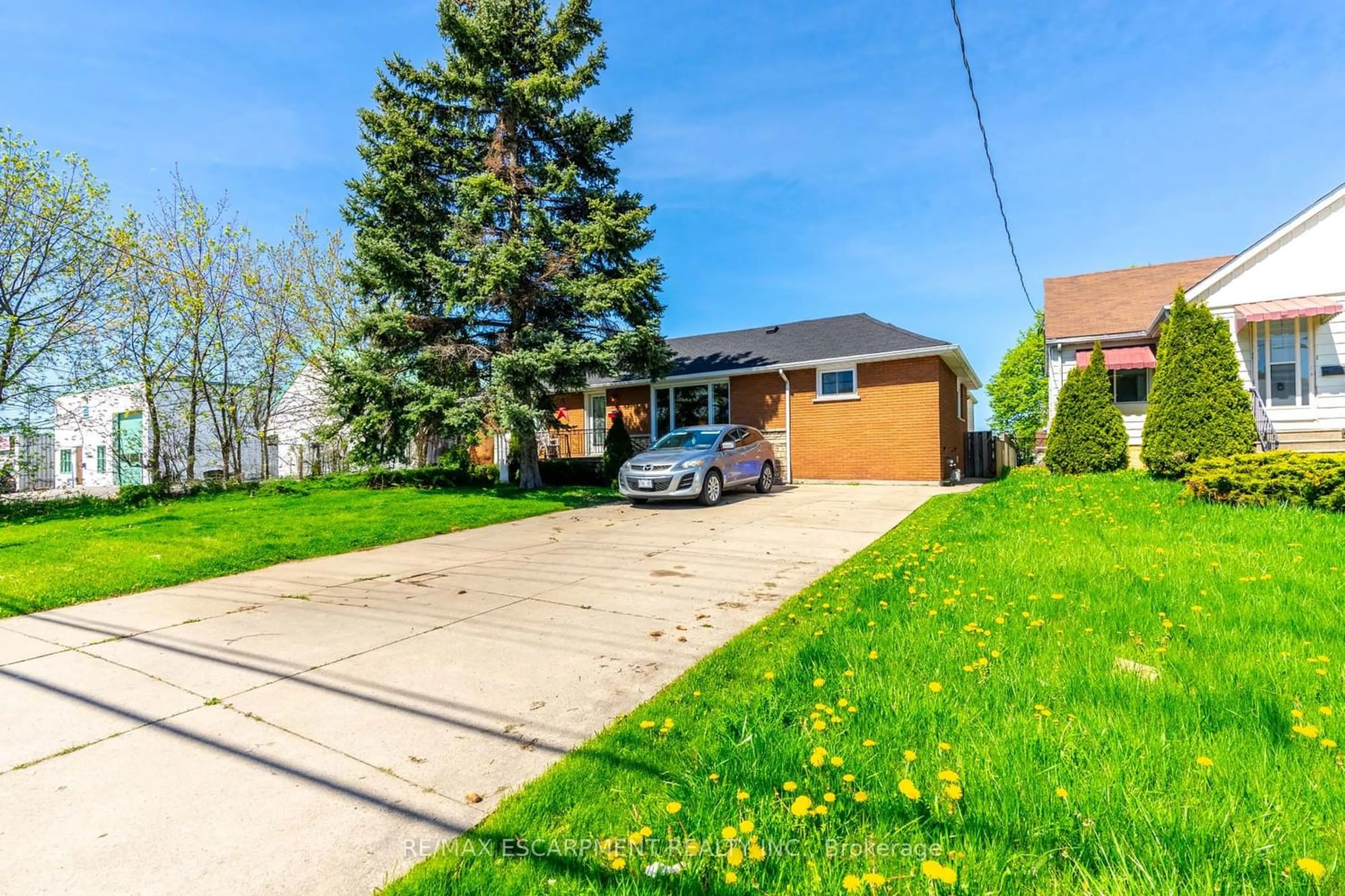 Frontside or backside of a home for 1008 Upper Wellington St, Hamilton Ontario L9A 3S3