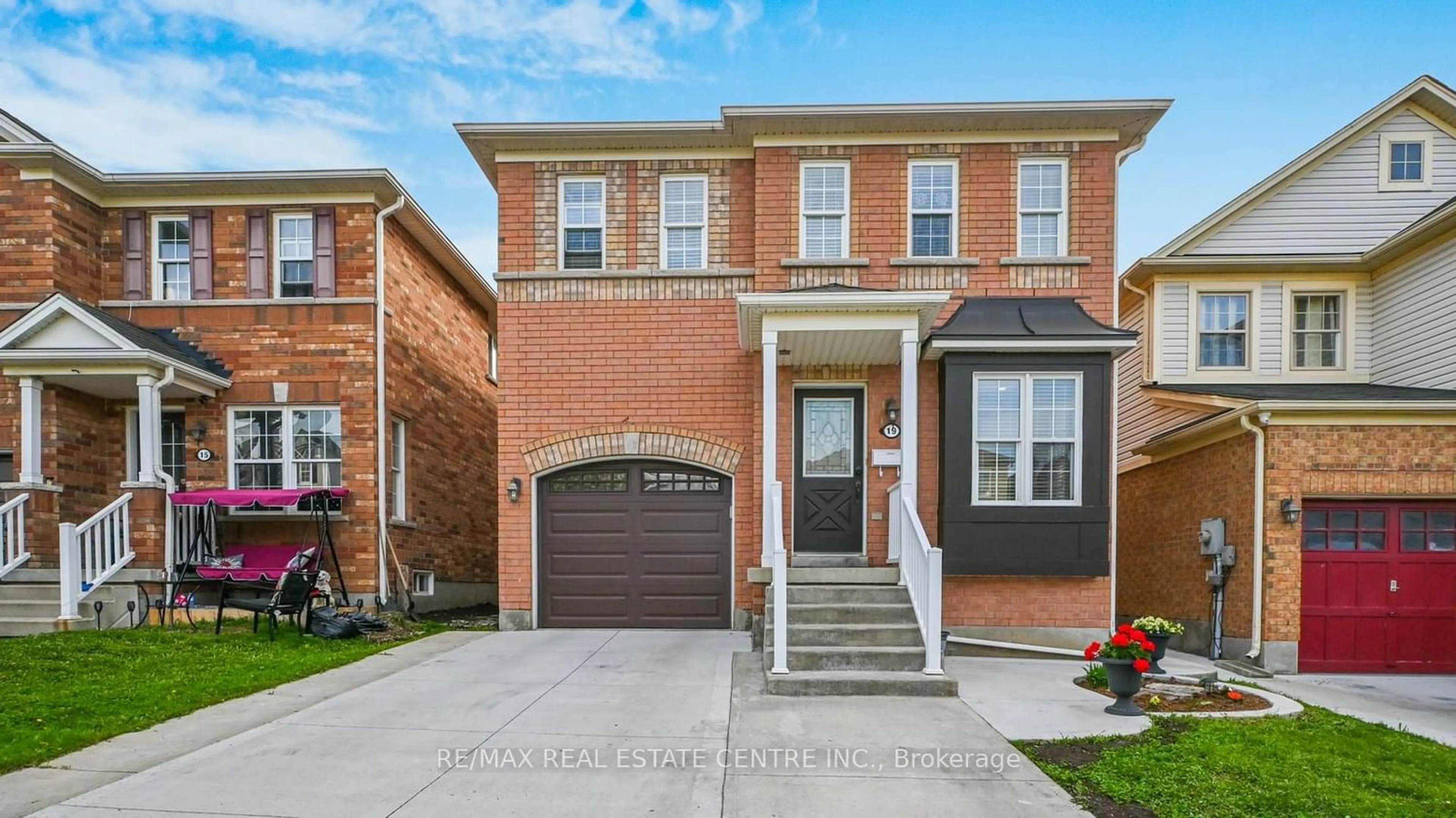 Home with brick exterior material for 19 Yeaman Dr, Cambridge Ontario N1P 1J7