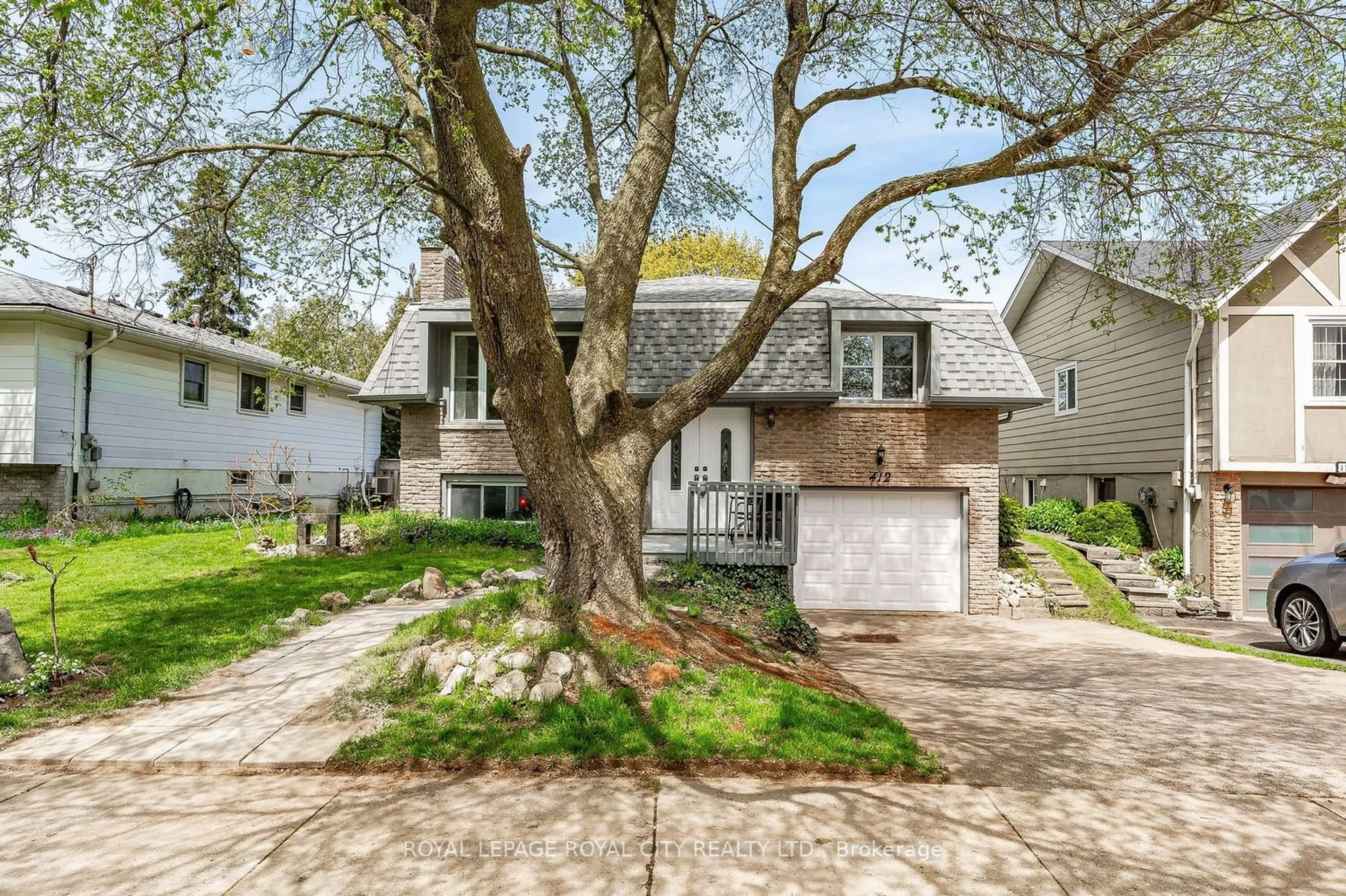 Frontside or backside of a home for 412 Woodlawn Rd, Guelph Ontario N1E 6L2