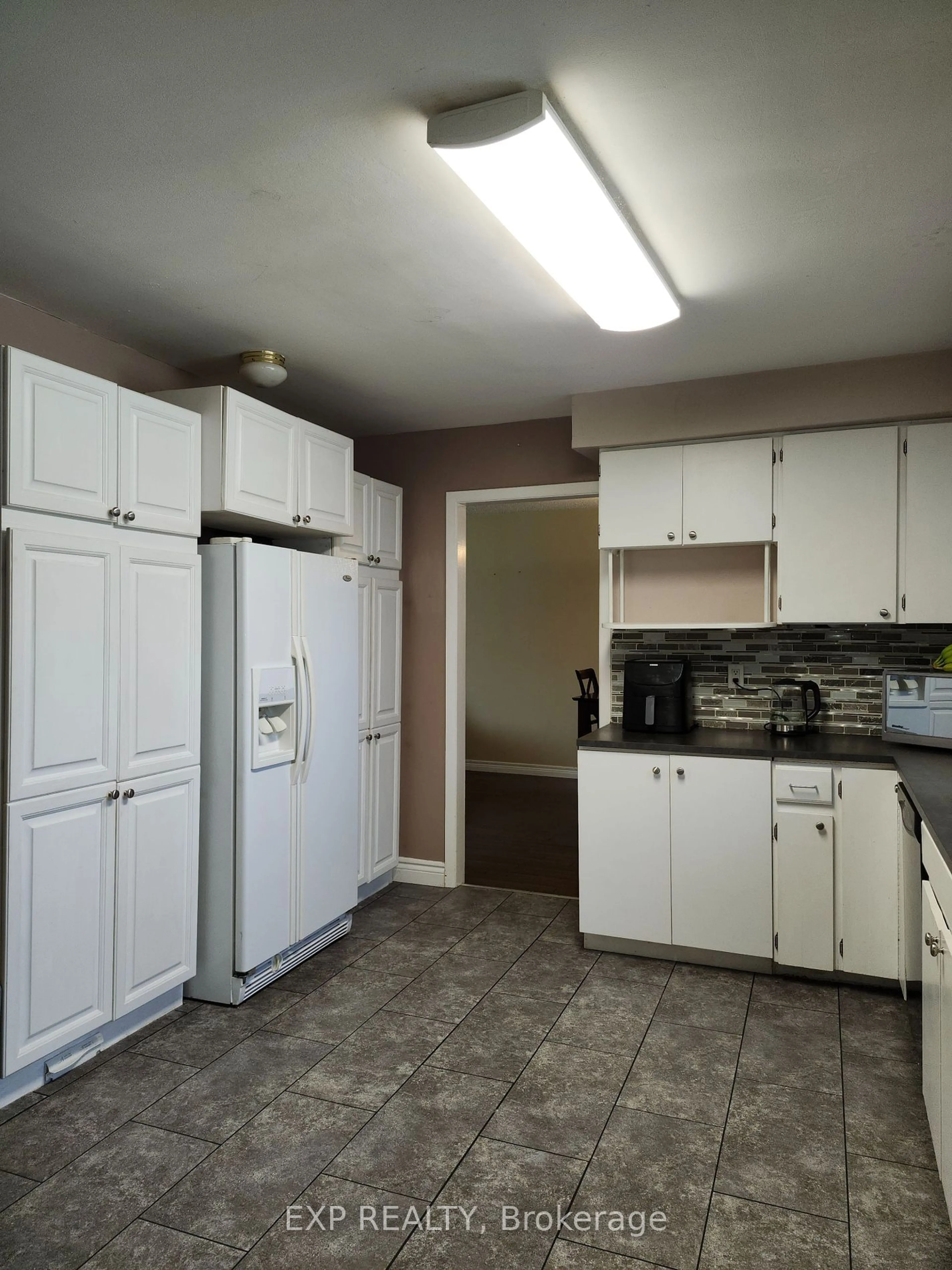 Kitchen for 16 Country Club Dr, Belleville Ontario K8R 1A1