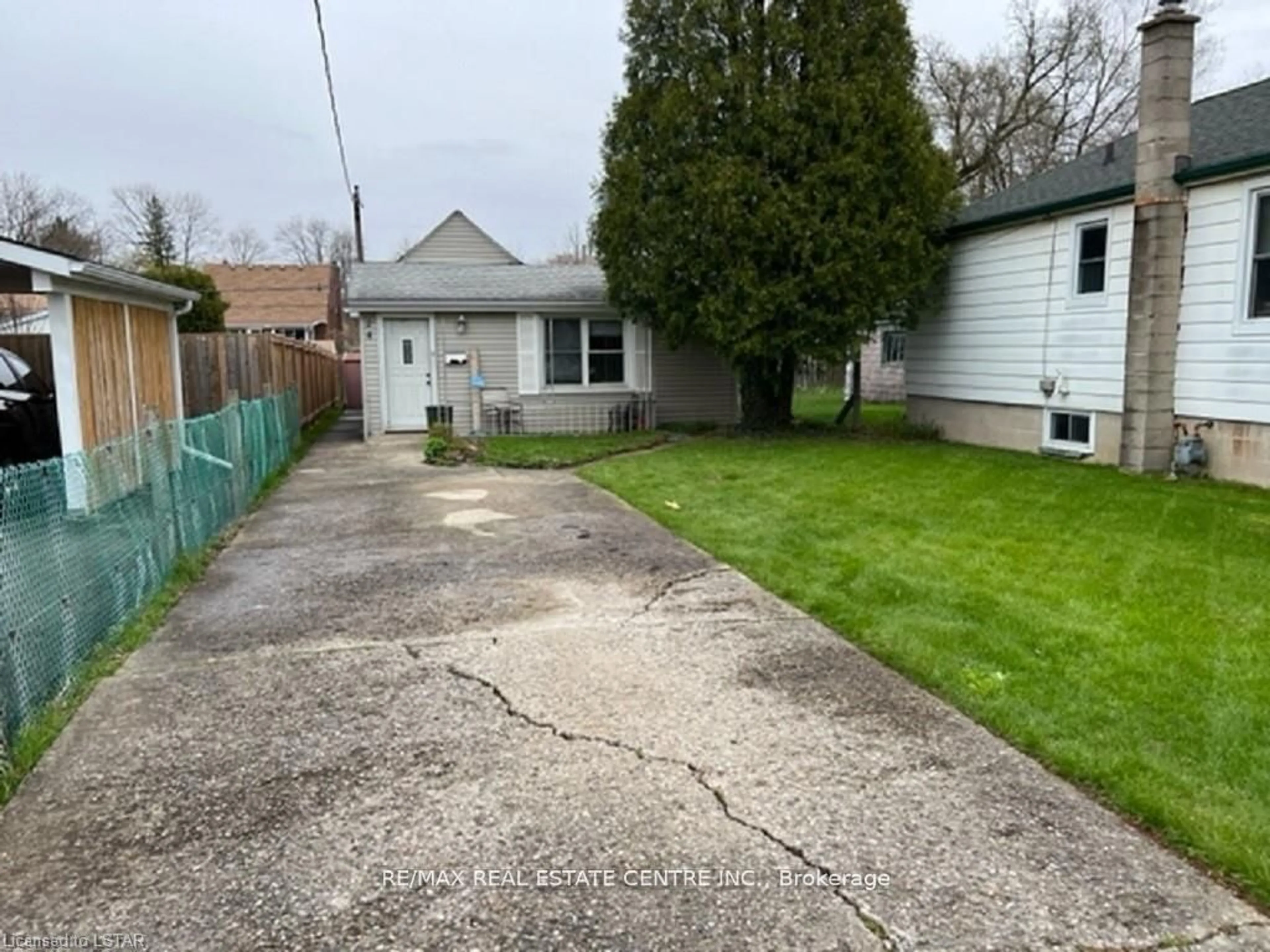 Frontside or backside of a home for 24 Appel St, London Ontario N5Y 1P9