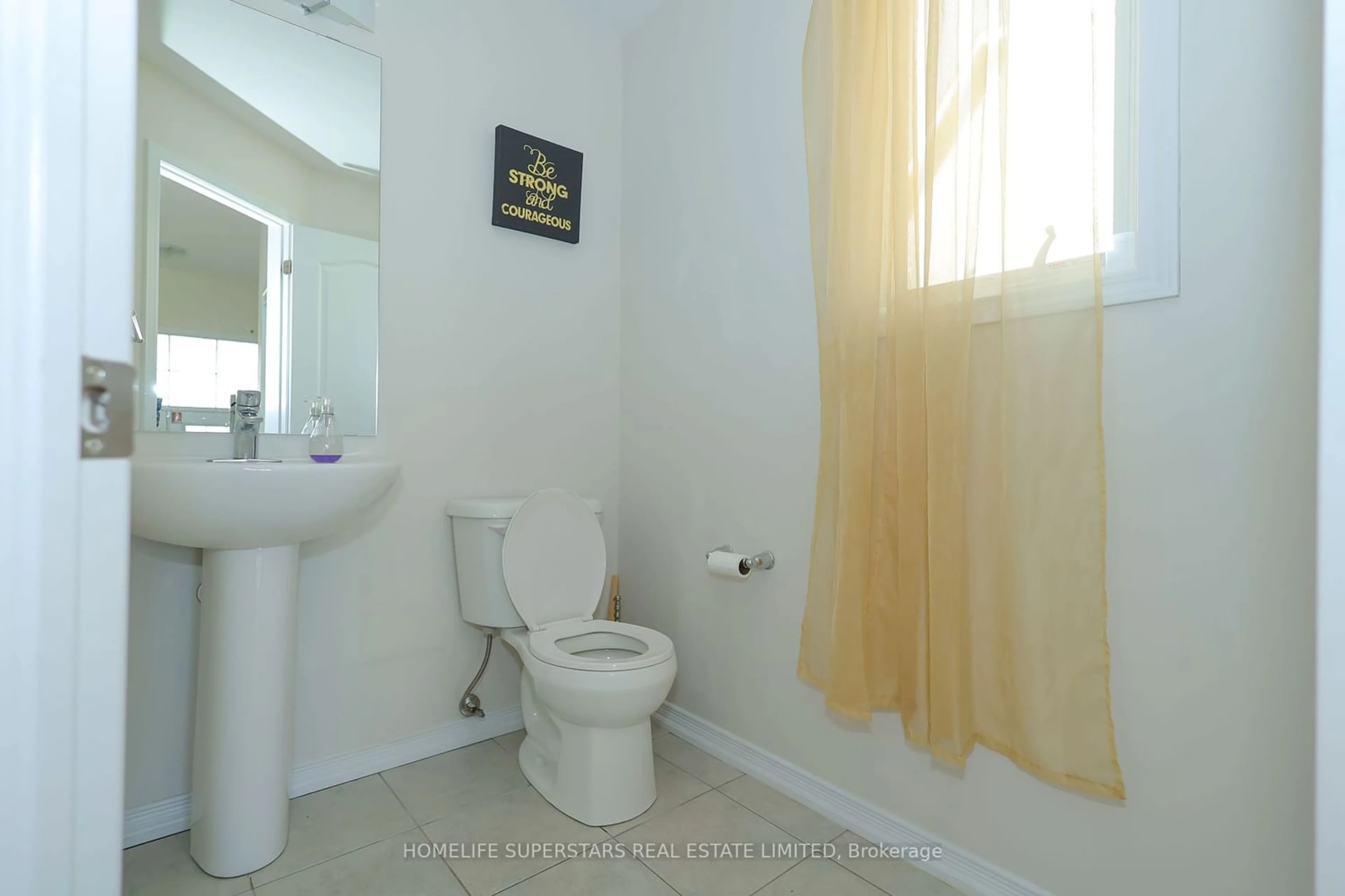 Standard bathroom for 8811 Chickory Tr, Niagara Falls Ontario L2H 2Y6