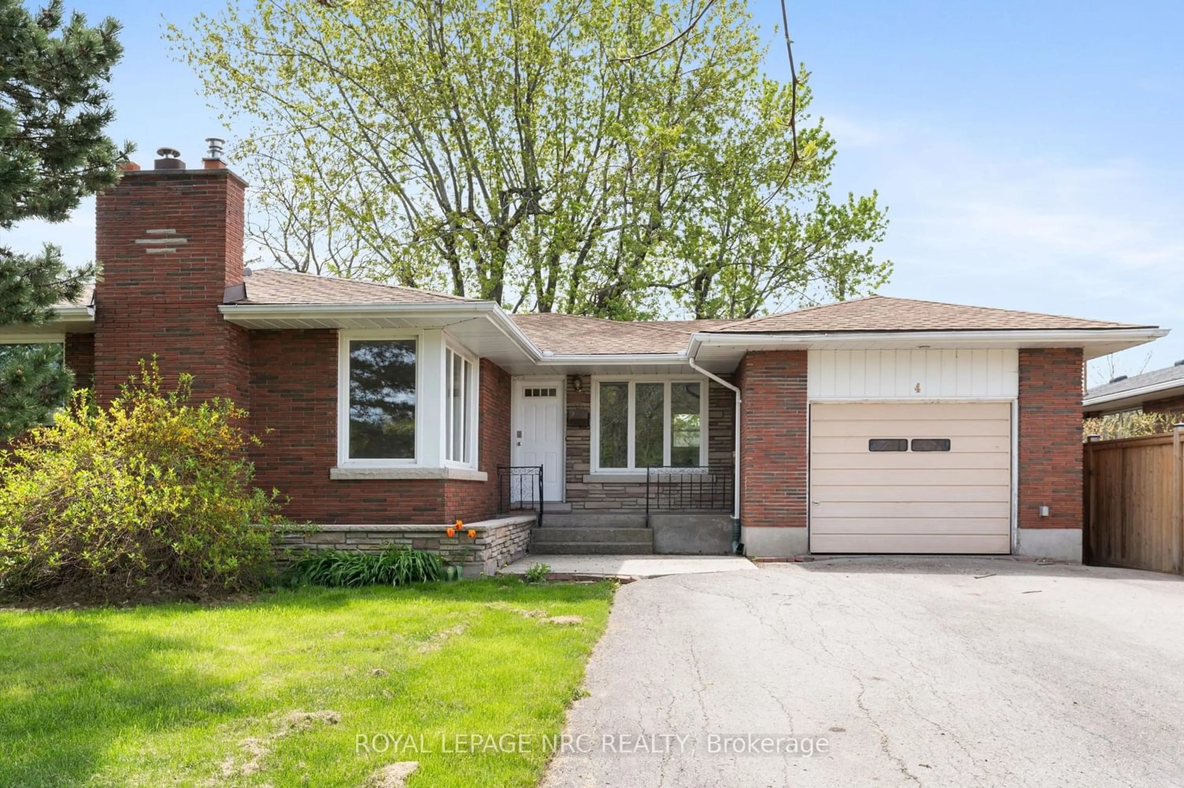 Frontside or backside of a home for 4 Byrne Blvd, St. Catharines Ontario L2T 2H7